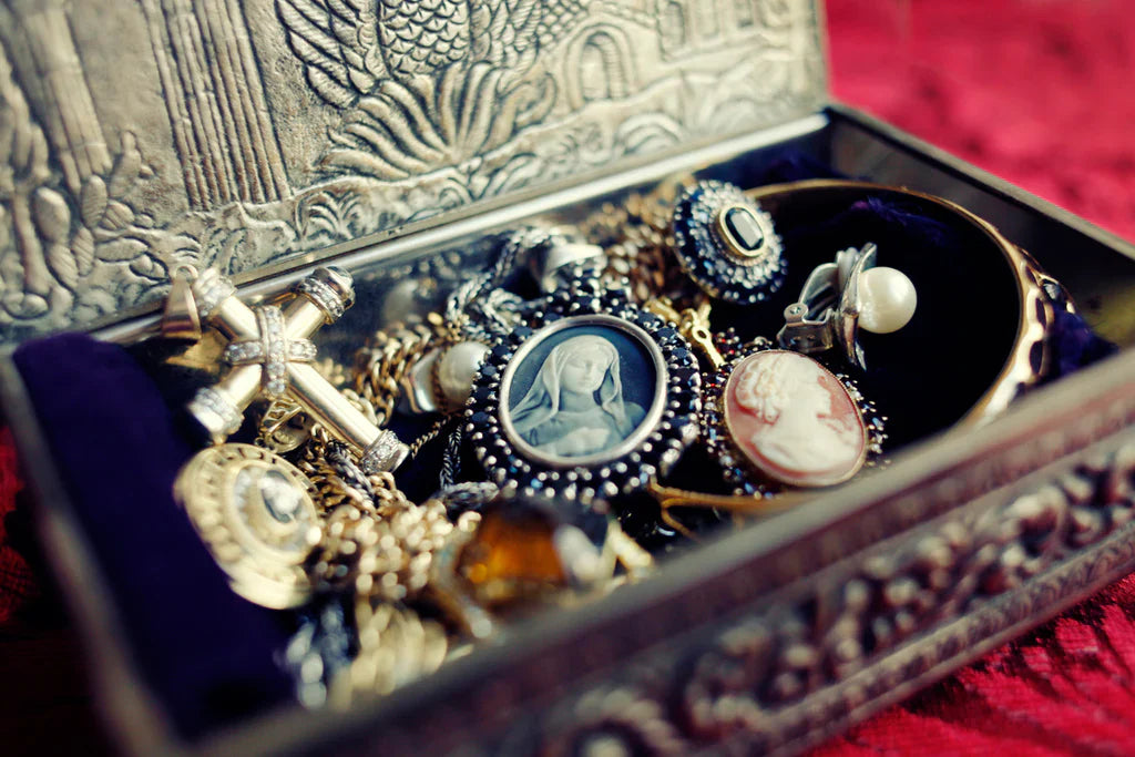 Why Investing in Vintage Jewelry is Always a Good Idea