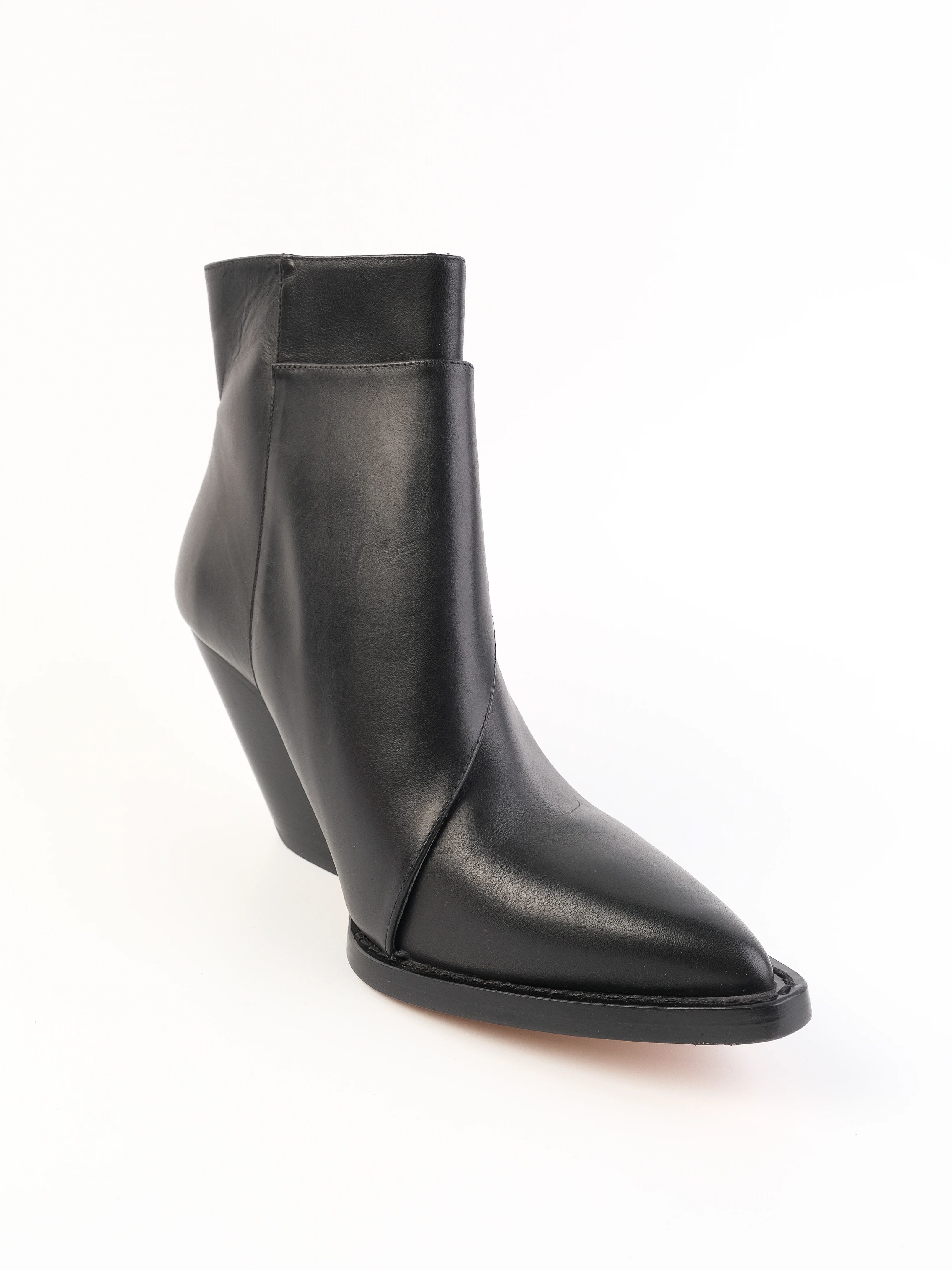 Excellent Iro Black Leather Ankle Boots with Side Zipper, Size 39