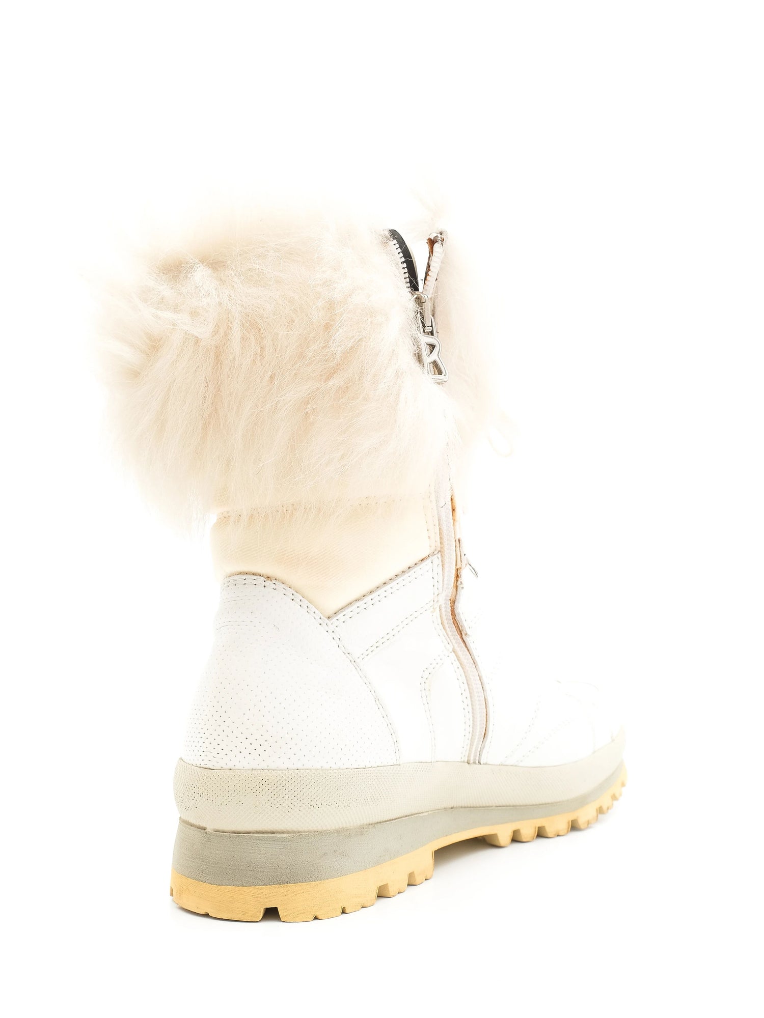 NEW Bogner White Fuzzy Boots Size 38 Winter Rugged Sole