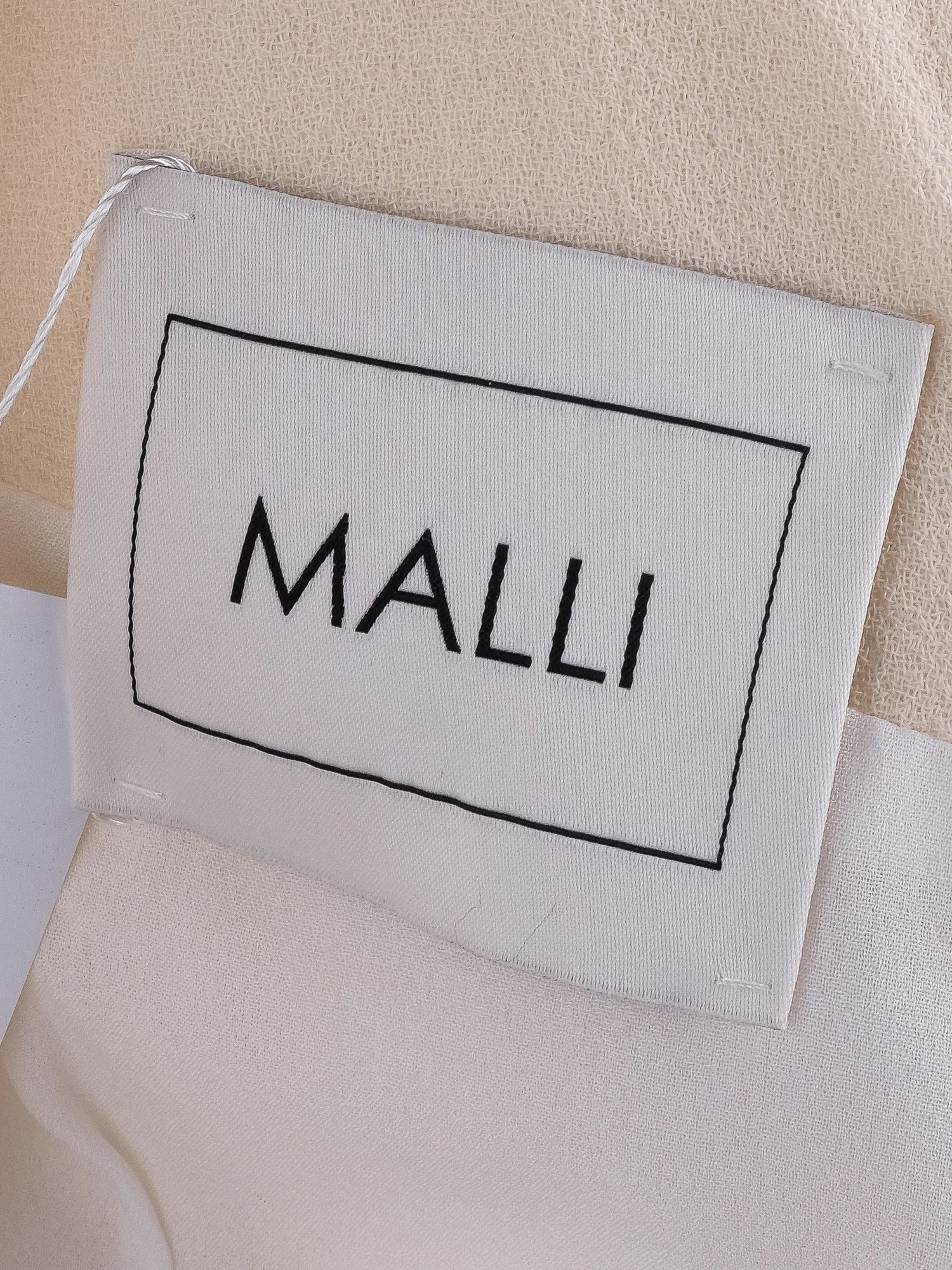 Excellent Malli White Polyester Sleeveless Dress Size N/A