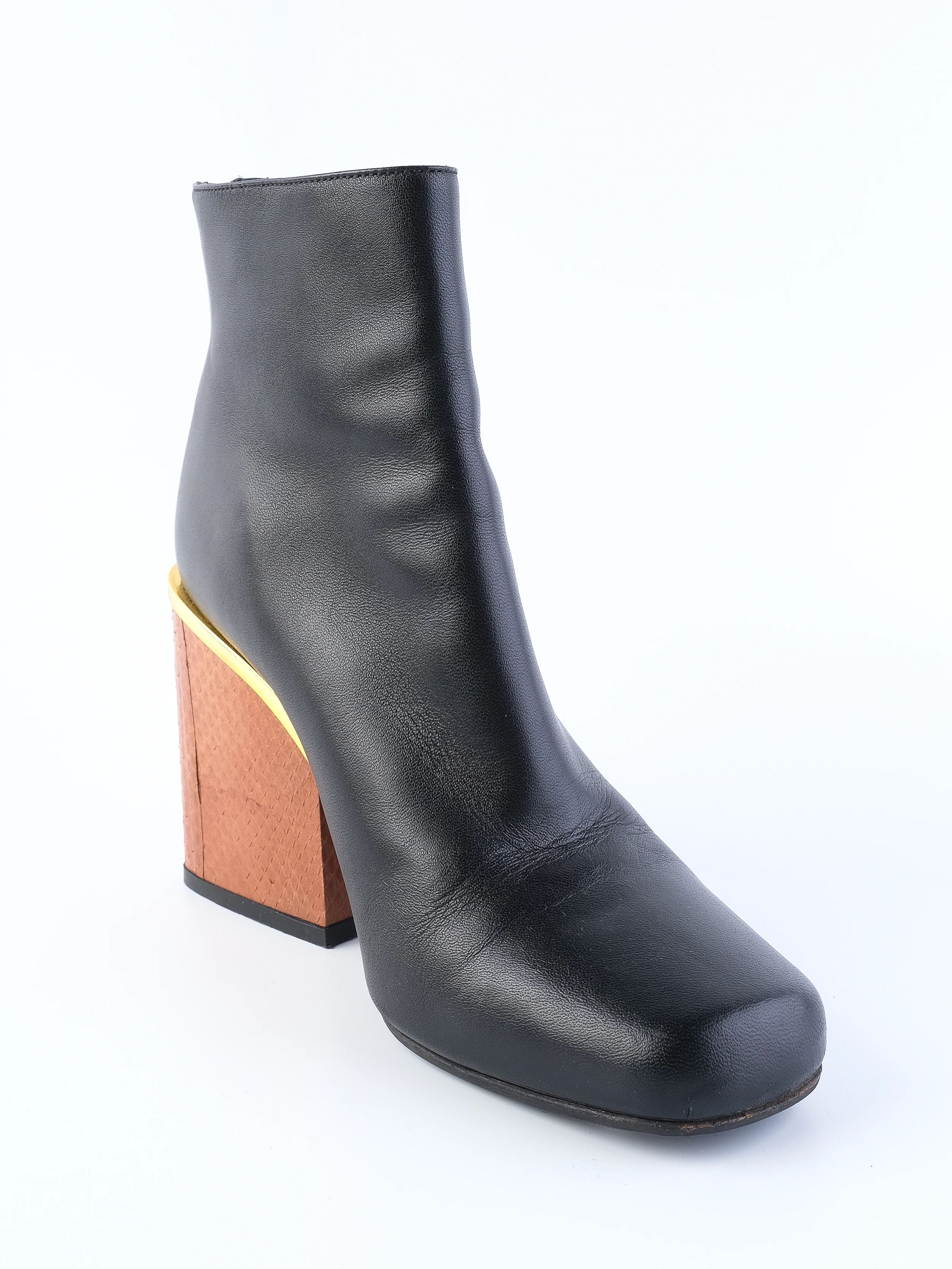 Excellent Marni Black Leather Ankle Boots Size 38 with Block Heel