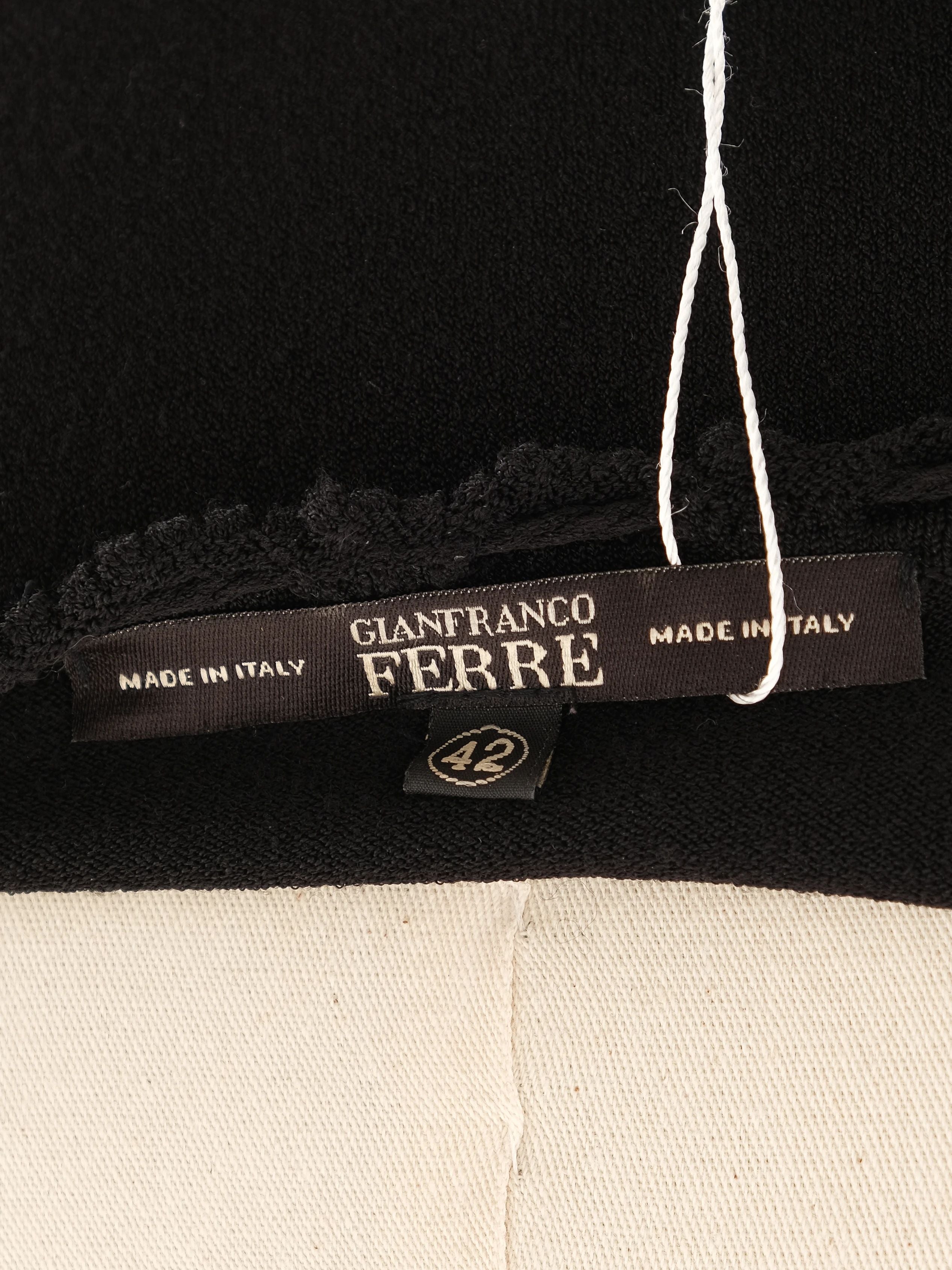 Excellent Gianfranco Ferr� Black Off-Shoulder Crop Top Size L