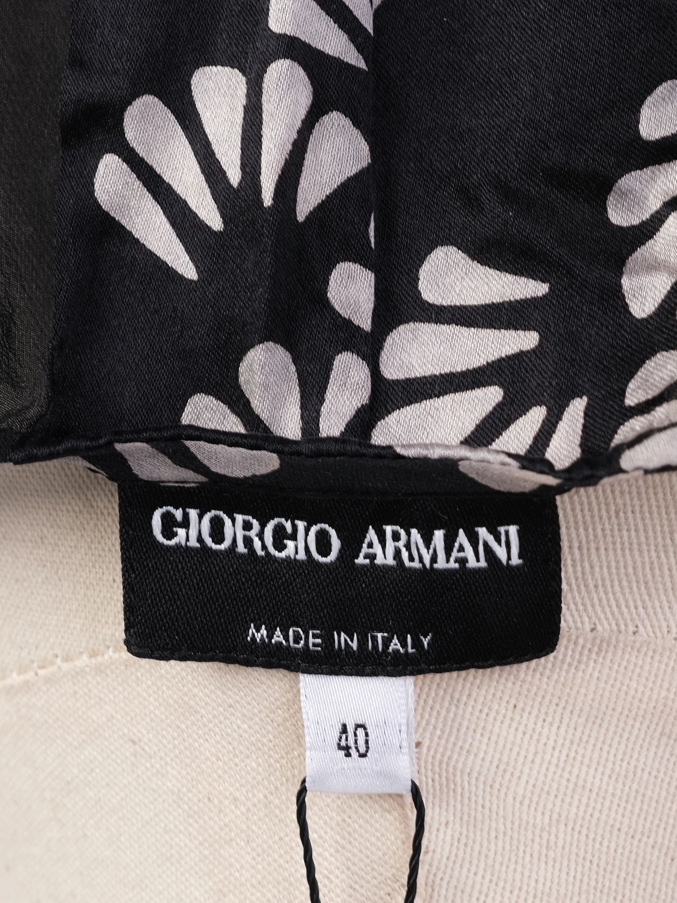 Excellent Giorgio Armani Black Silk Sleeveless Blouse Size S