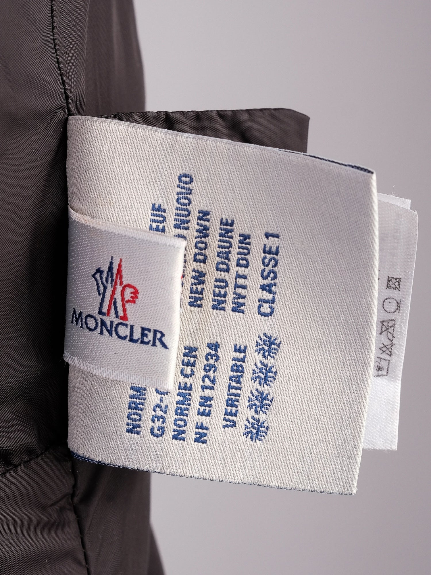 Excellent Moncler Black Puffer Coat with Hood Size L