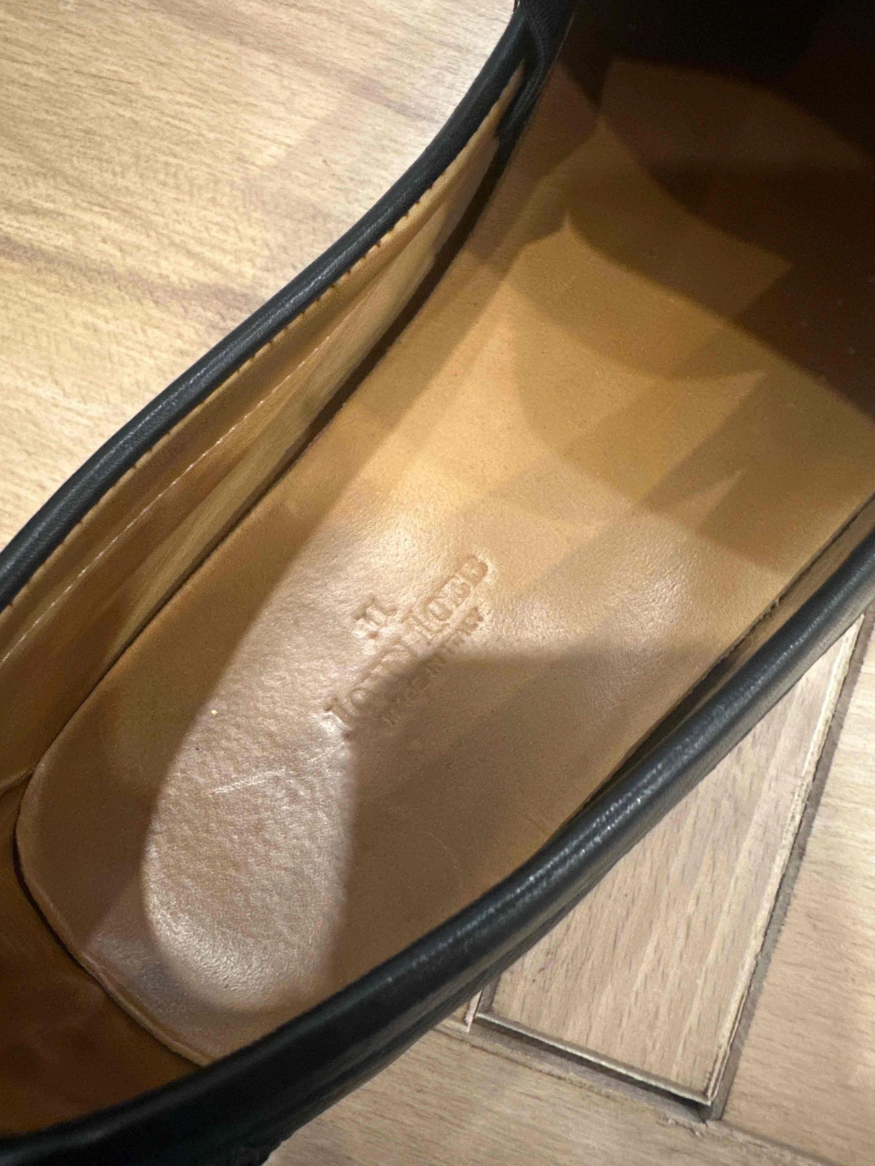 Average John Lobb Black Leather Loafers Size 42 for Men