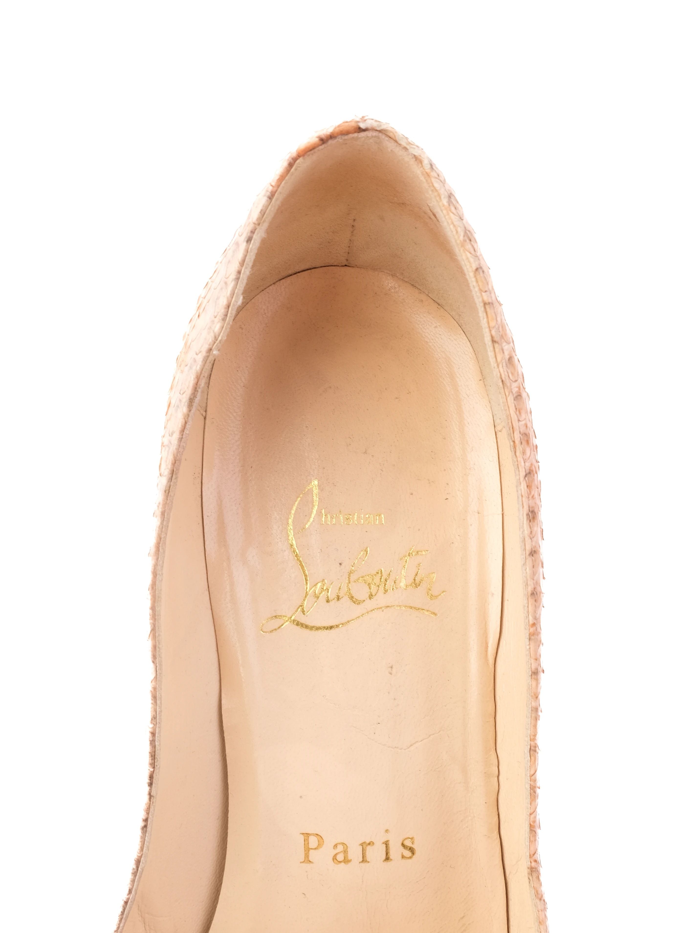 Christian Louboutin Excellent Condition Beige Leather Pumps Size 36