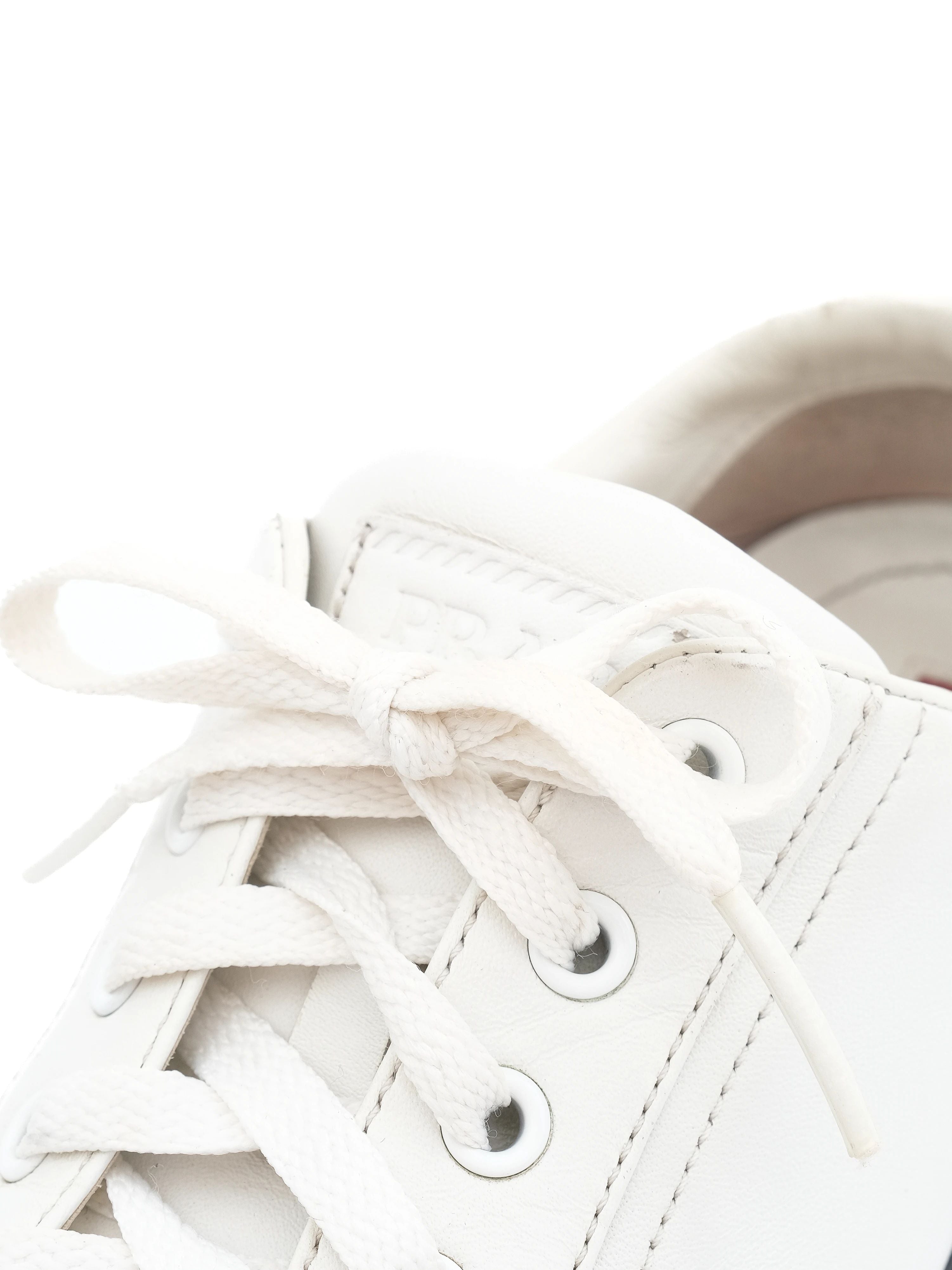 Excellent Manolo Blahnik Black Lacquer Mary Jane Heels Size 36