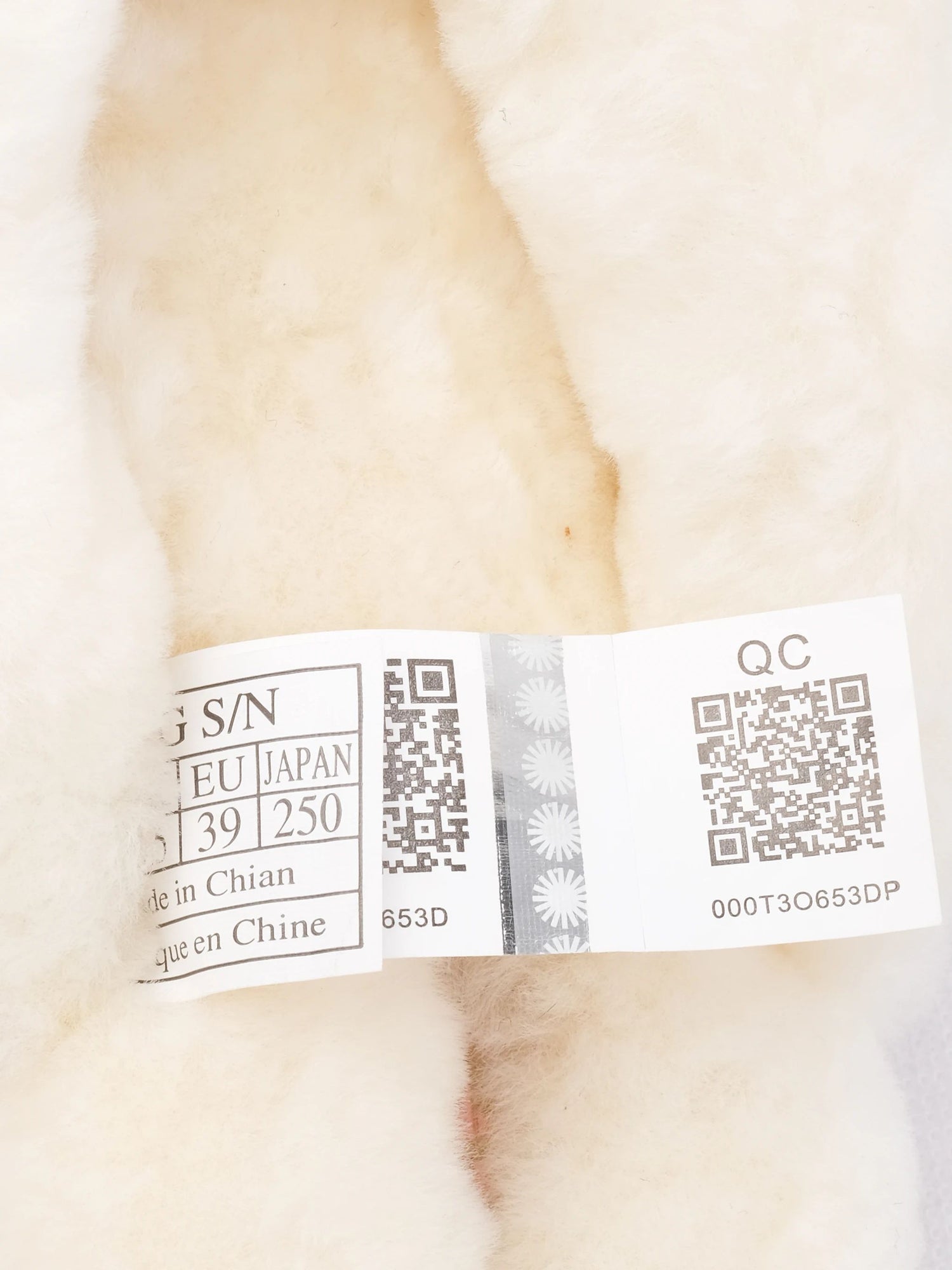 NEW Ugg White Faux Fur Slippers with Decorative Bow for Women