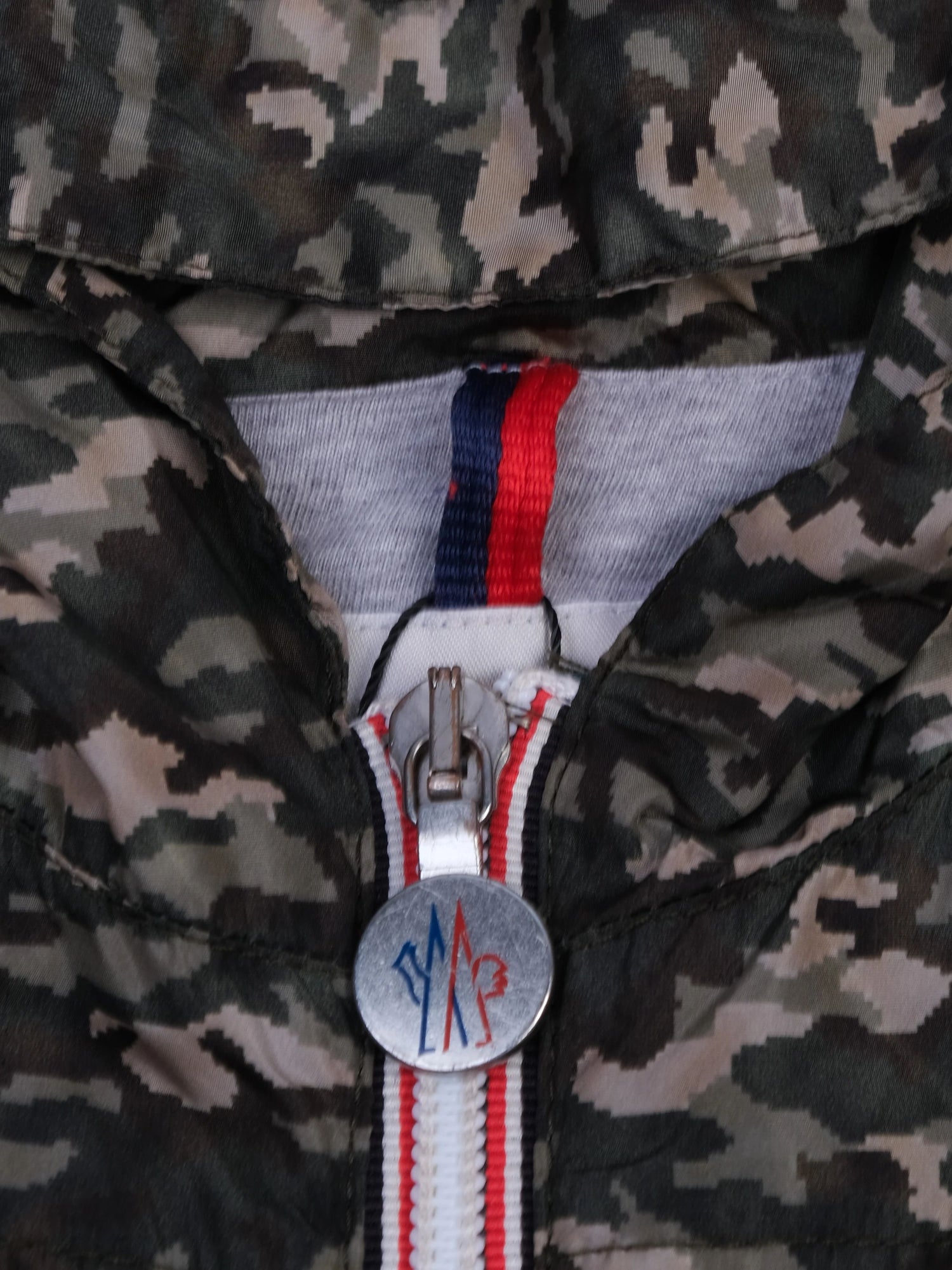 EXCELLENT Moncler Camouflage Jacket for Kids Size 6 Nylon Hooded
