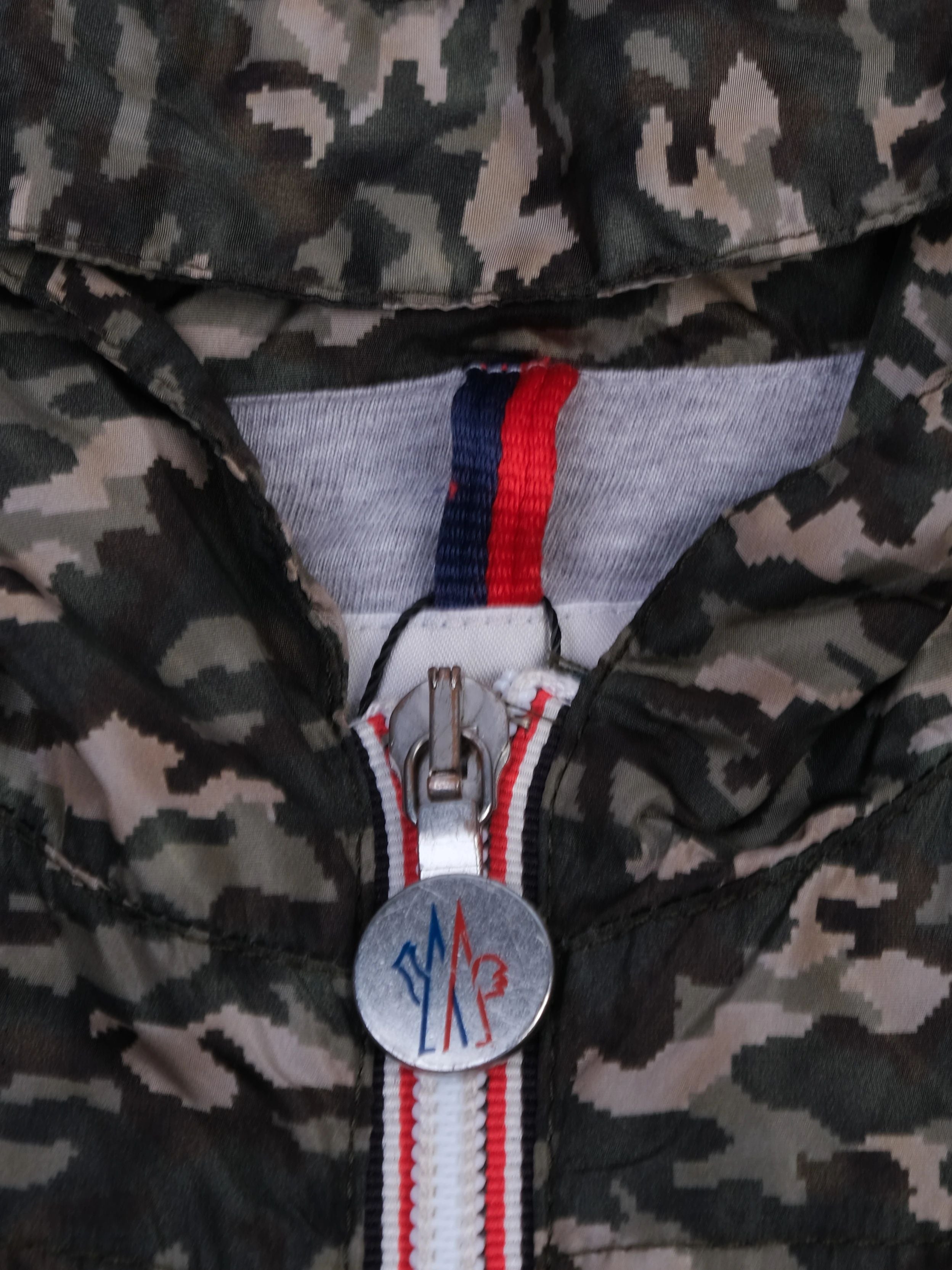 EXCELLENT Moncler Camouflage Jacket for Kids Size 6 Nylon Hooded
