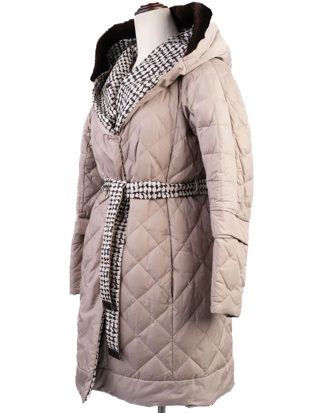 Excellent Max Mara Quilted Beige Coat with Hood & Patterned Lining