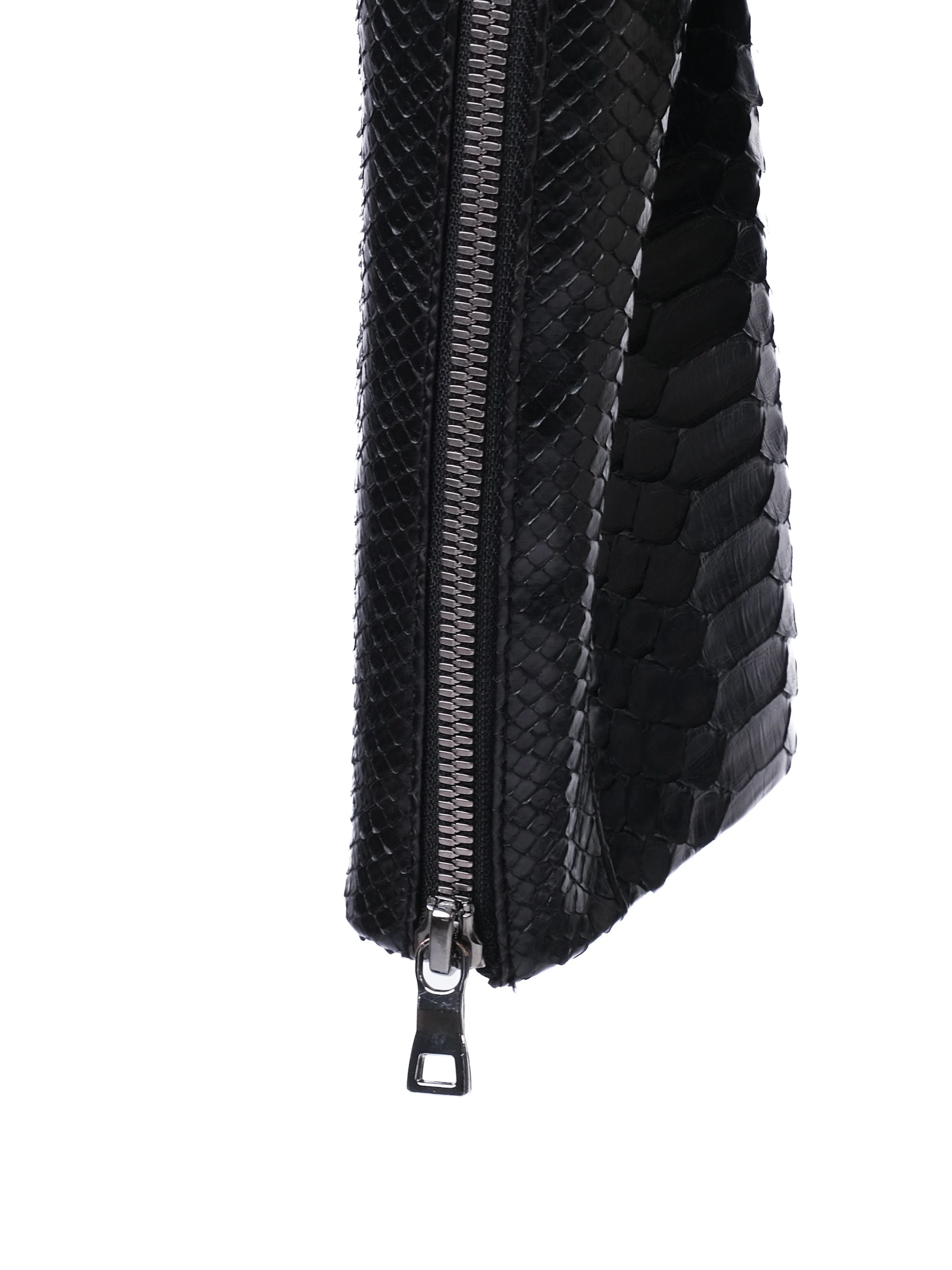 Excellent Punto Black Leather Jacket with Textured Pattern