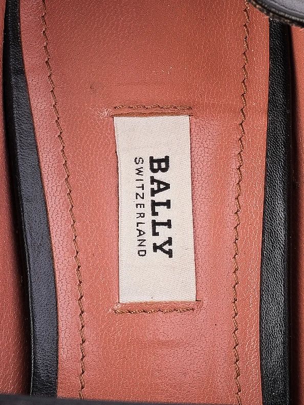 Good Bally Black Leather Loafers with Gold Buckle Size 38.5