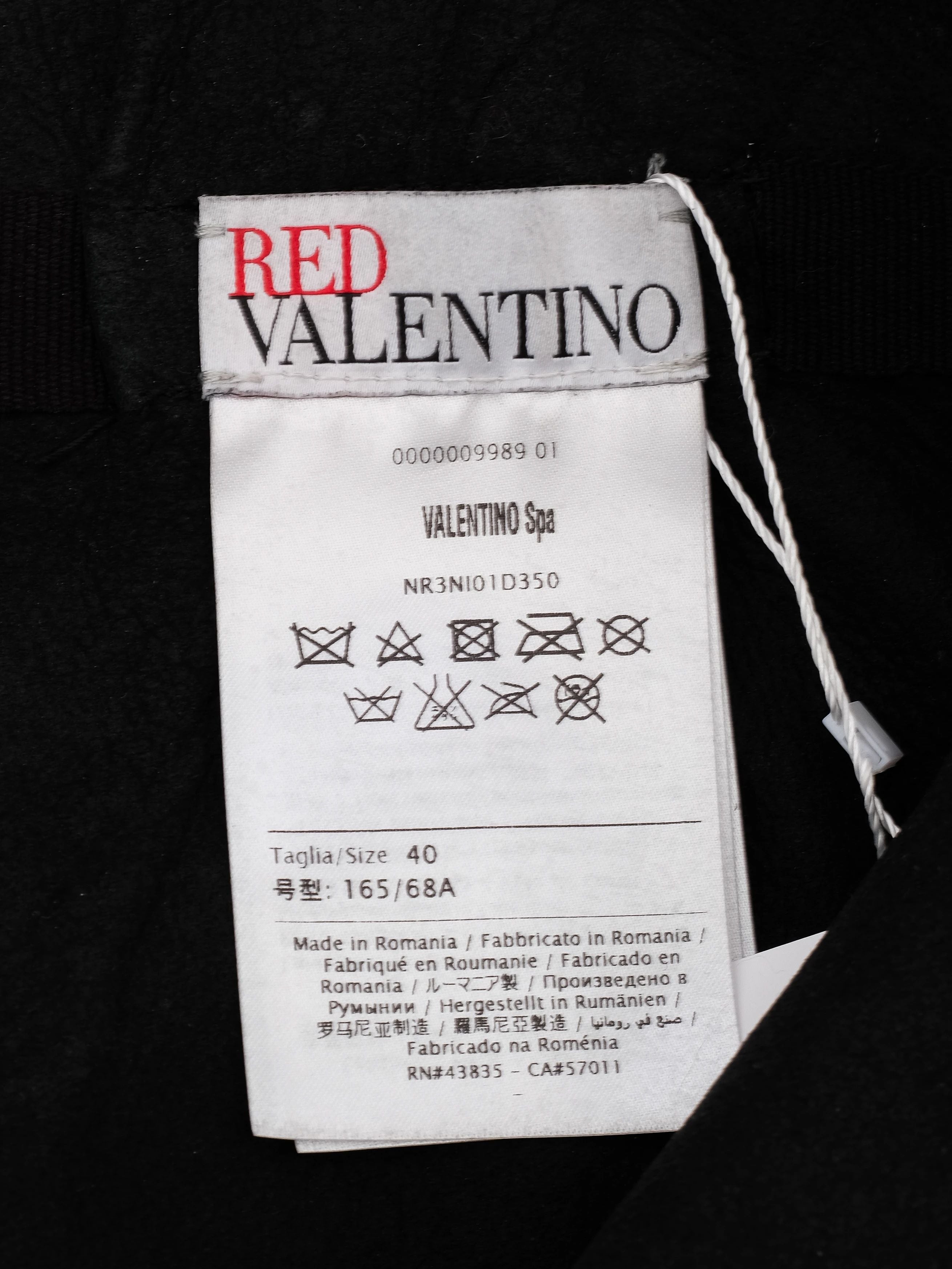 Excellent Red Valentino Black Skirt Size S with Pleats and Belt