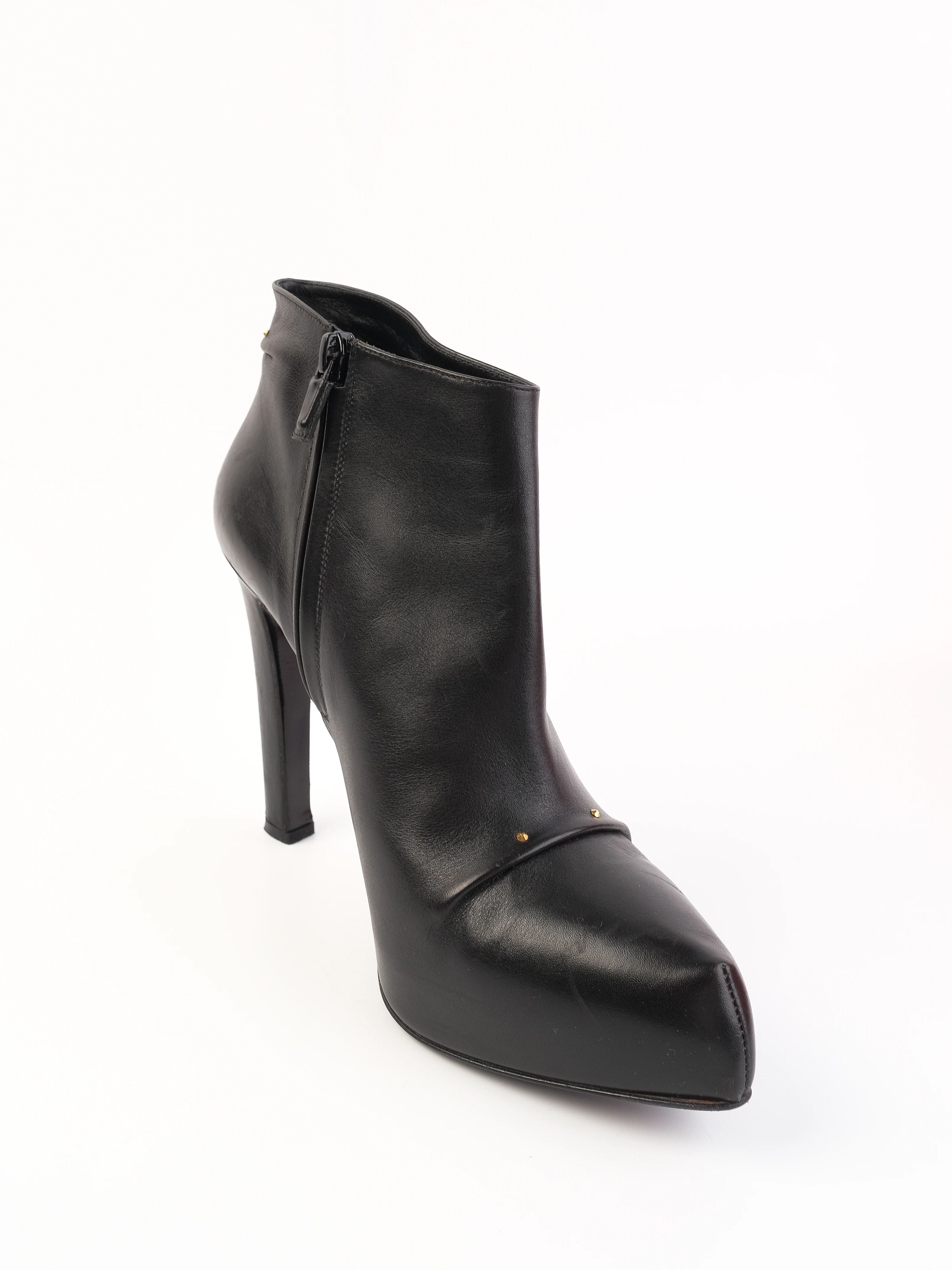 Excellent Roger Vivier Black Leather Ankle Boots Size 39