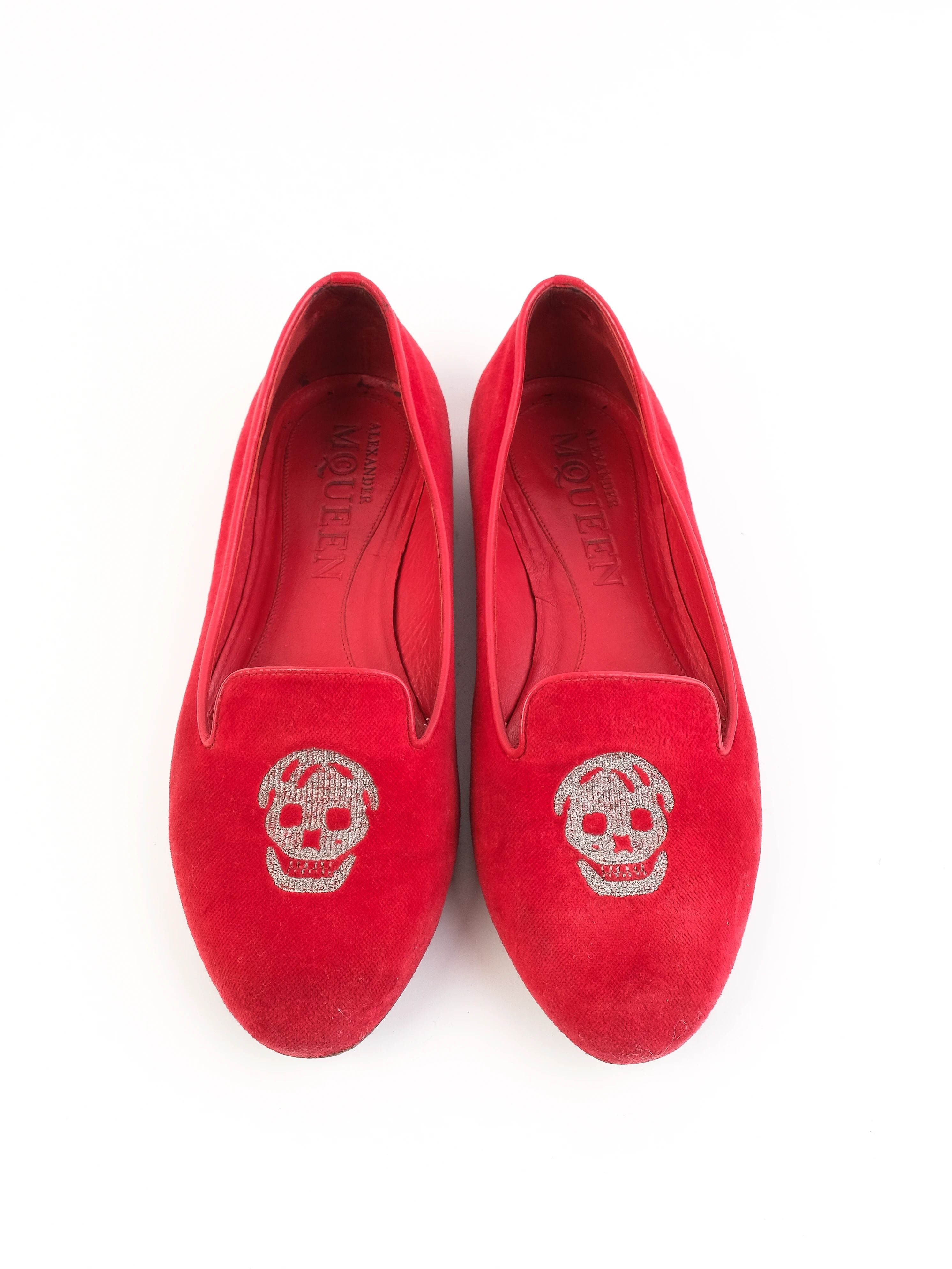 Good Alexander McQueen Red Velvet Slipper Shoes with Silver Skull Size 36