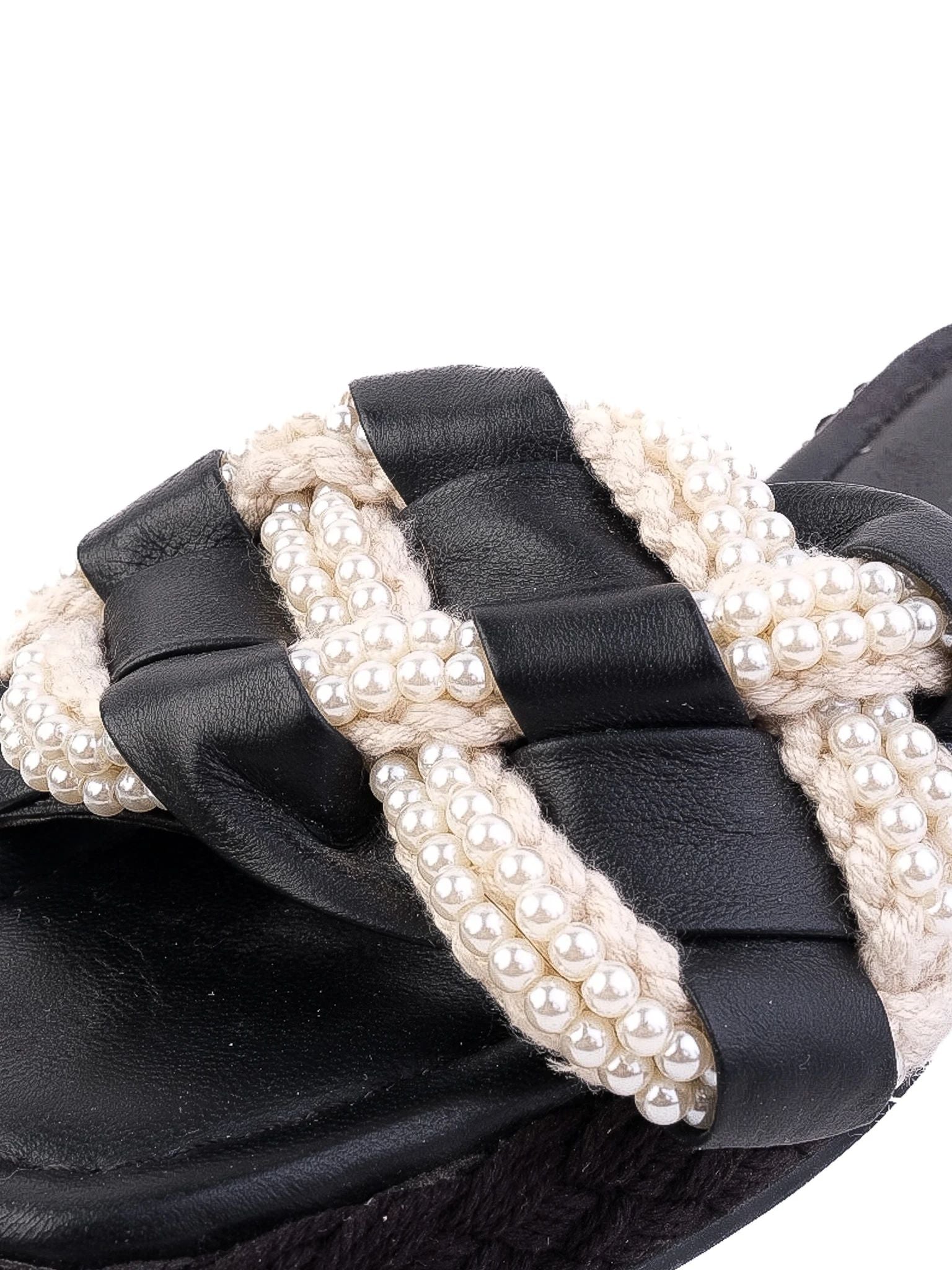 Perfect Uterque Black Leather Platform Sandals Size 36 with Pearl Details