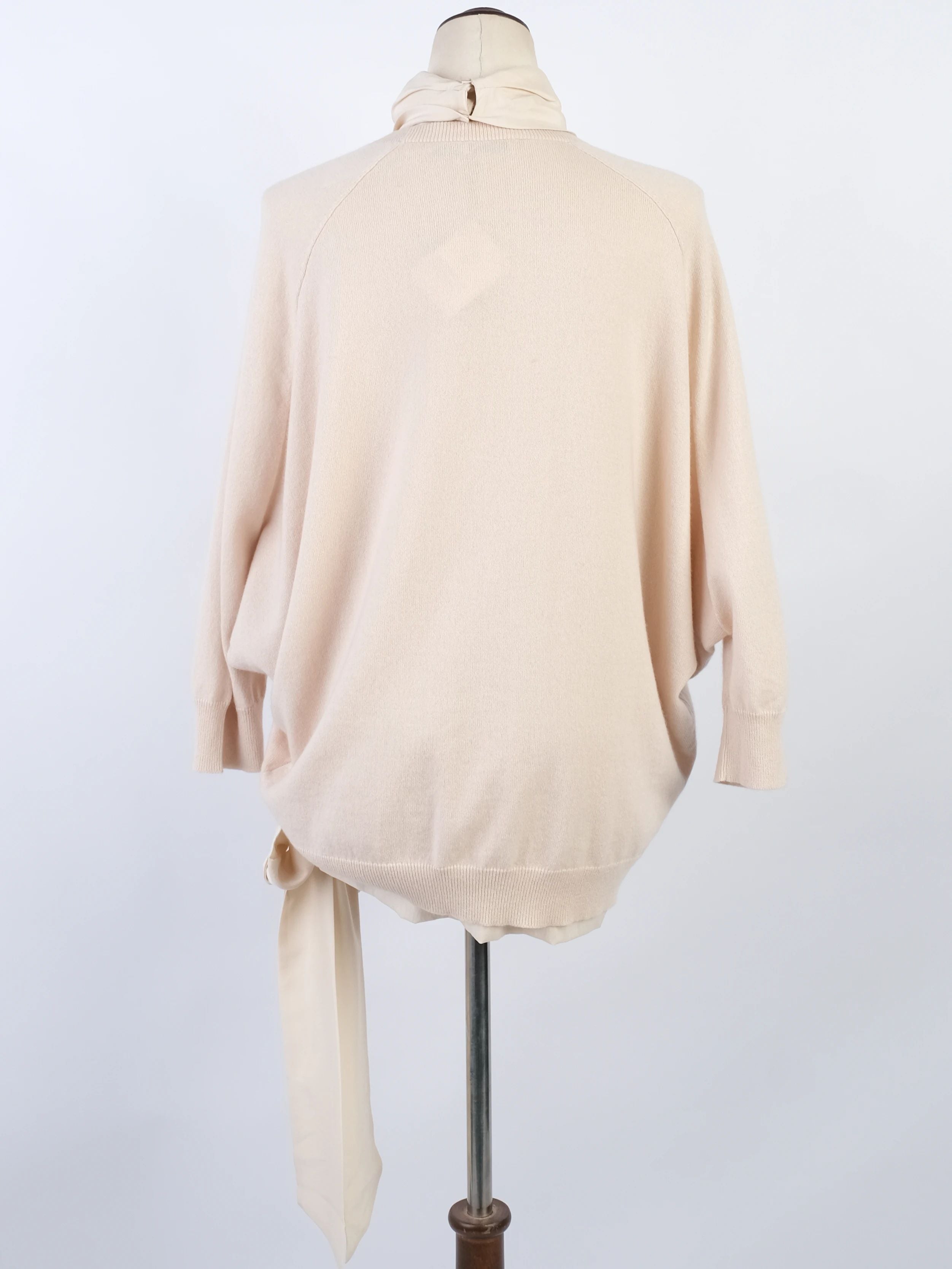 NEW Brunello Cucinelli Pink Cashmere Turtleneck Size M with Knot Detail