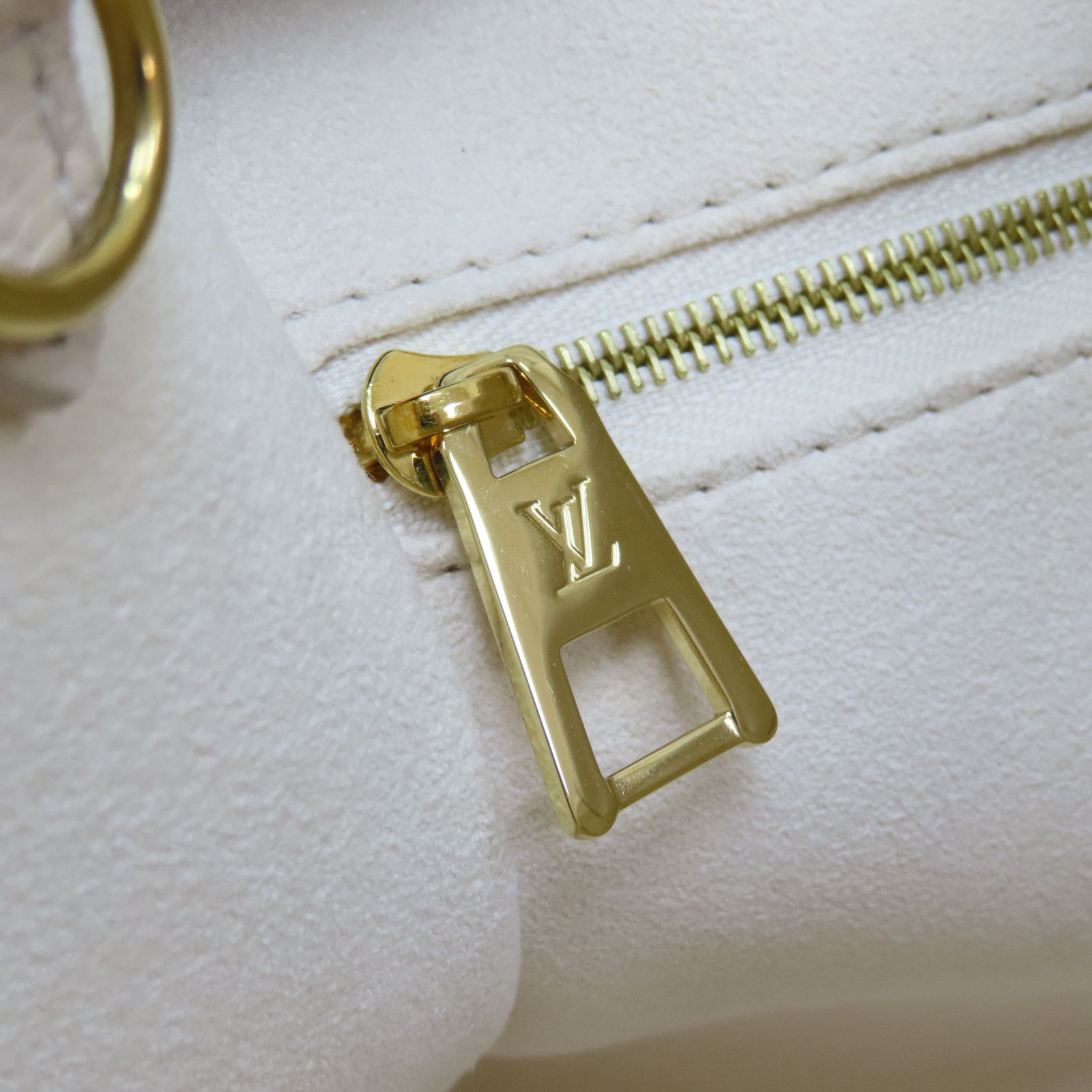 Louis Vuitton On The Go Pm Shoulder Handbag Calfskin Off White M 46513