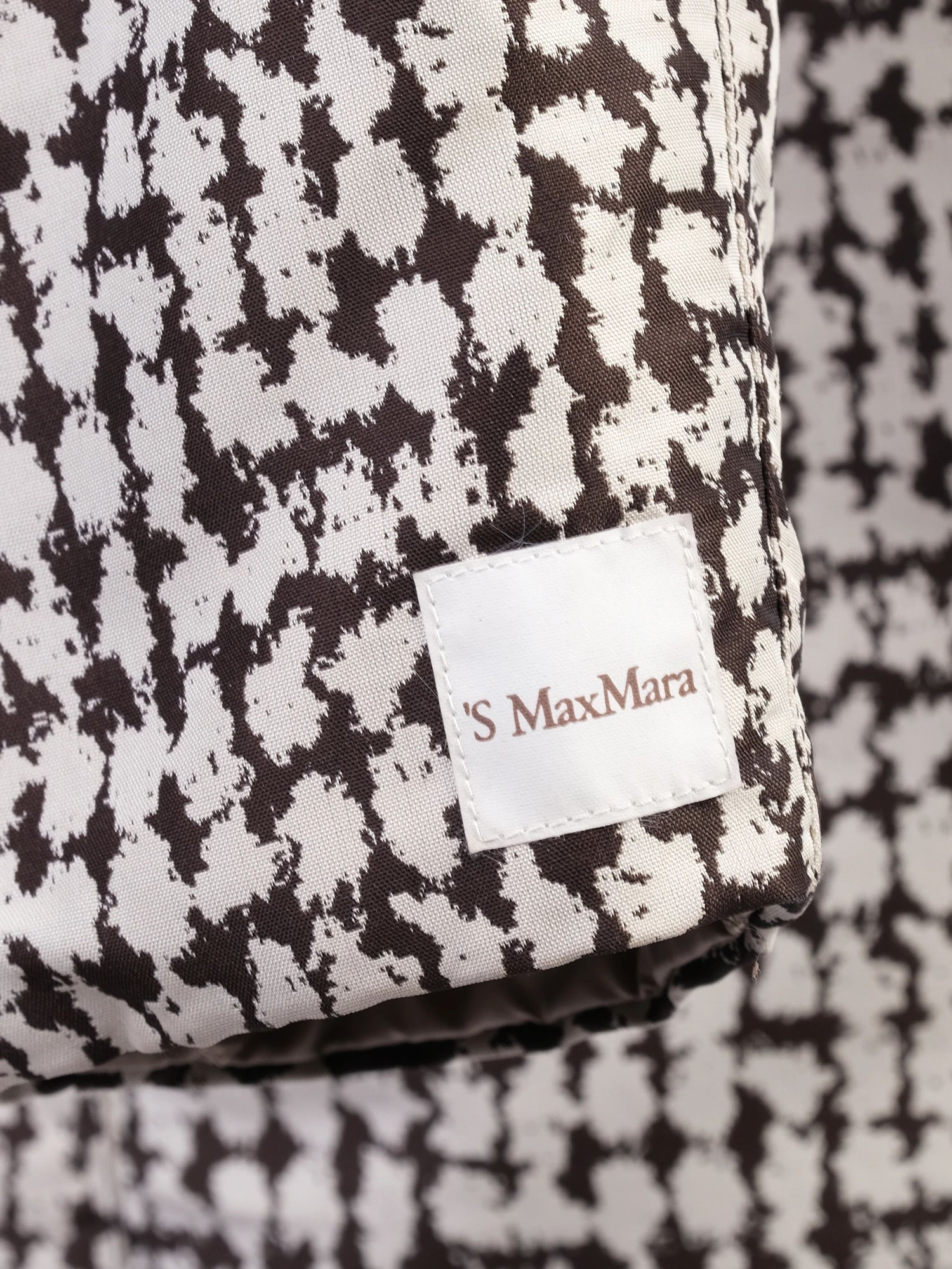 Excellent Max Mara Quilted Beige Coat with Hood & Patterned Lining