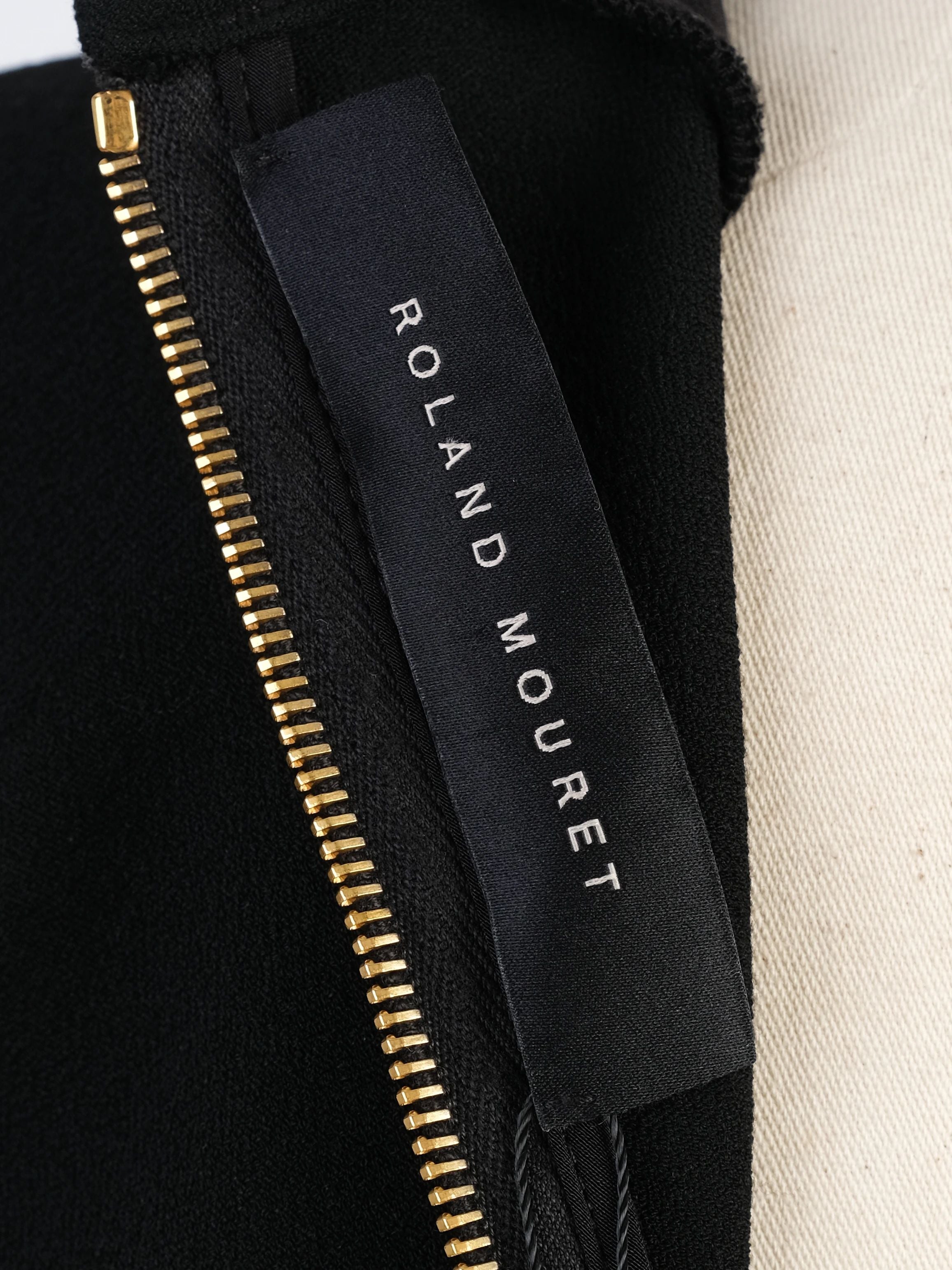 EXCELLENT Roland Mouret Black Viscose Top Size S with Structured Shoulders