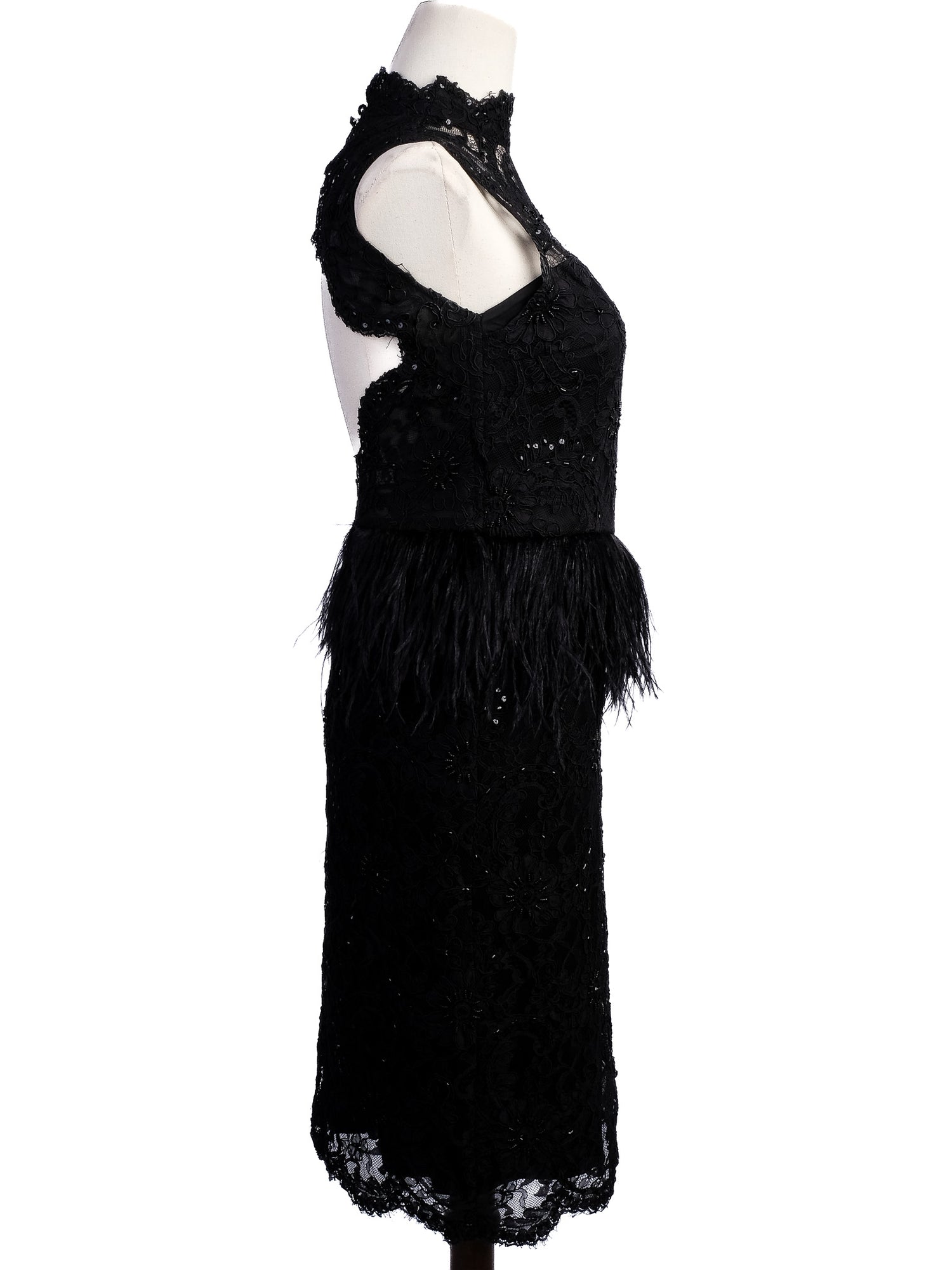 Excellent Alice+Olivia Black Silk Dress with Lace and Feathers
