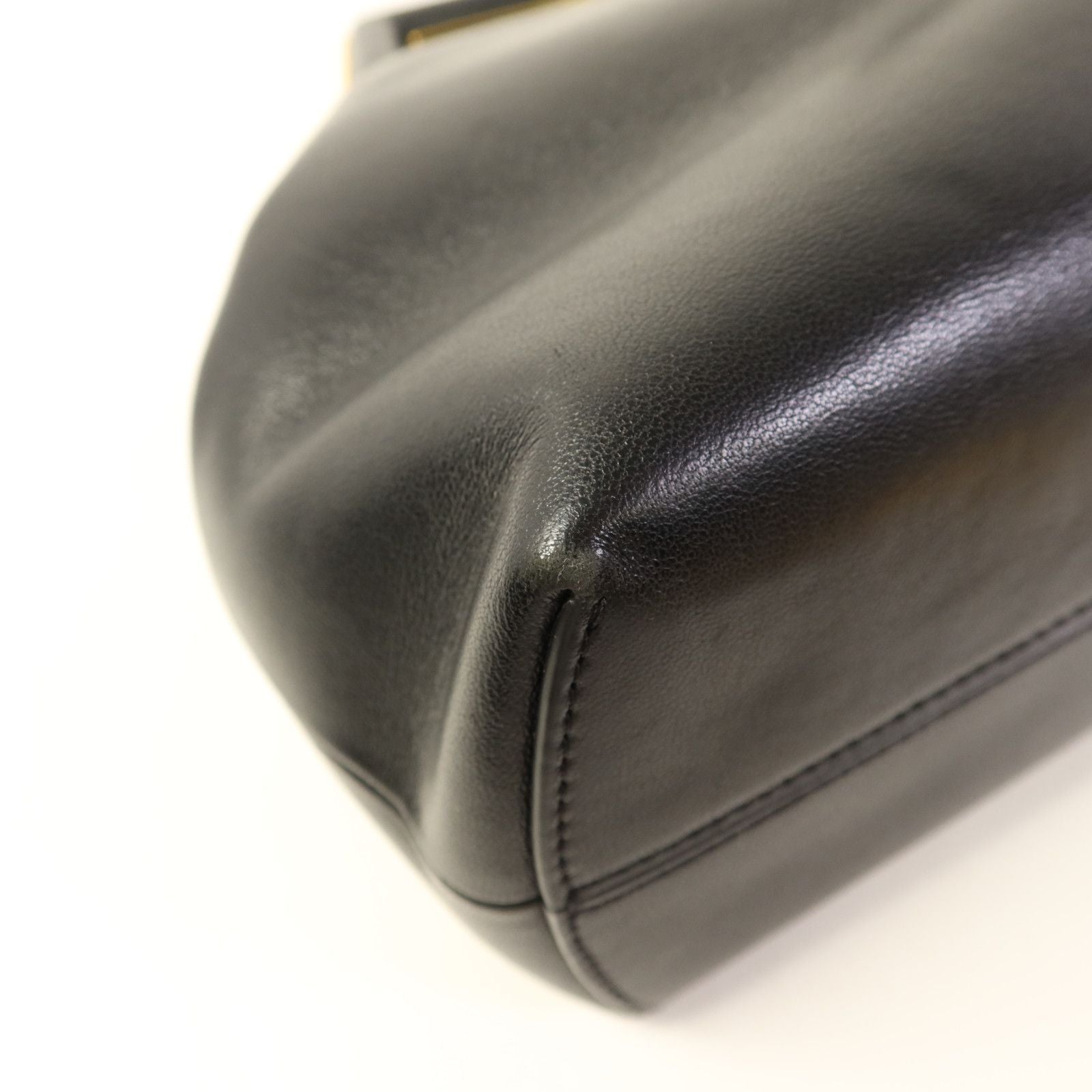 Fendi Cowhide Leather First Medium Golden Shoulder Bag Black Calfskin (cowhide) 8bp 127