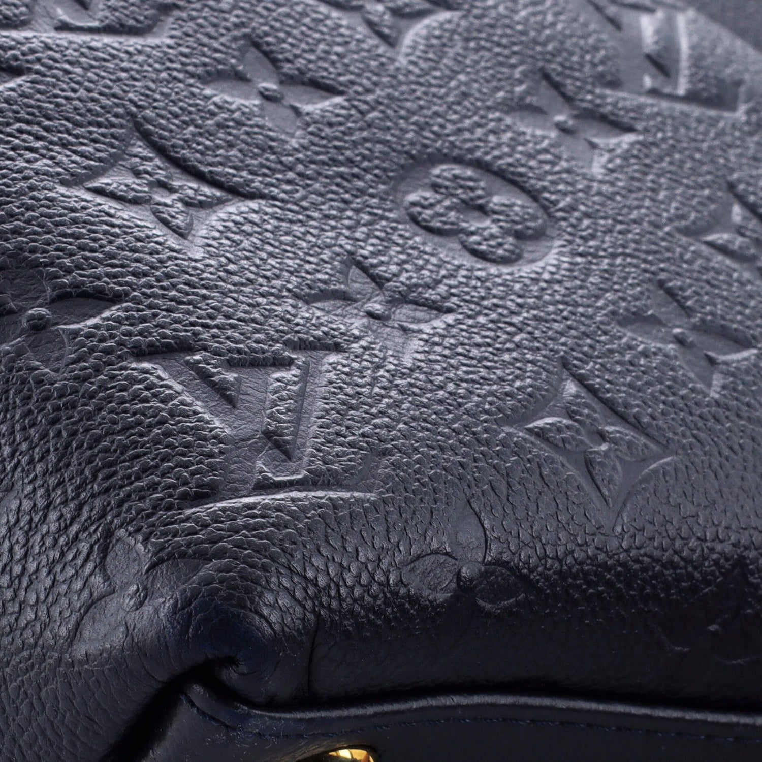 Louis Vuitton V Tote Monogram Empreinte Leather Mm