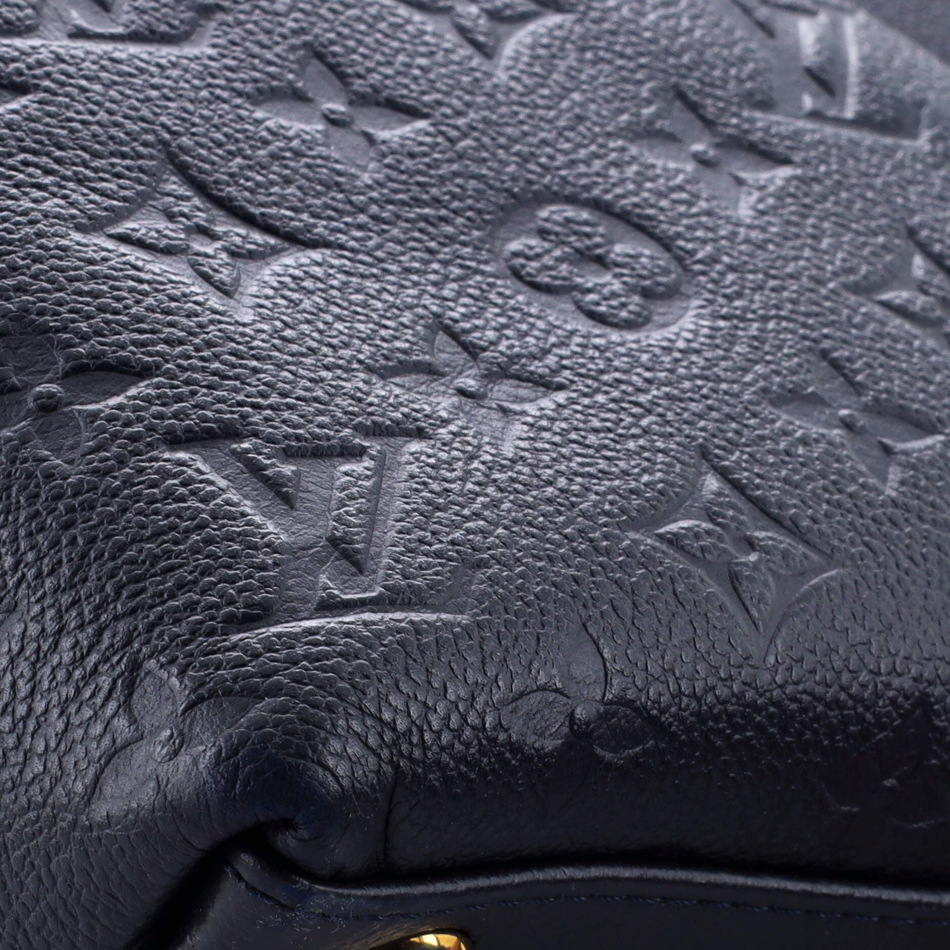 Louis Vuitton V Tote Monogram Empreinte Leather Mm