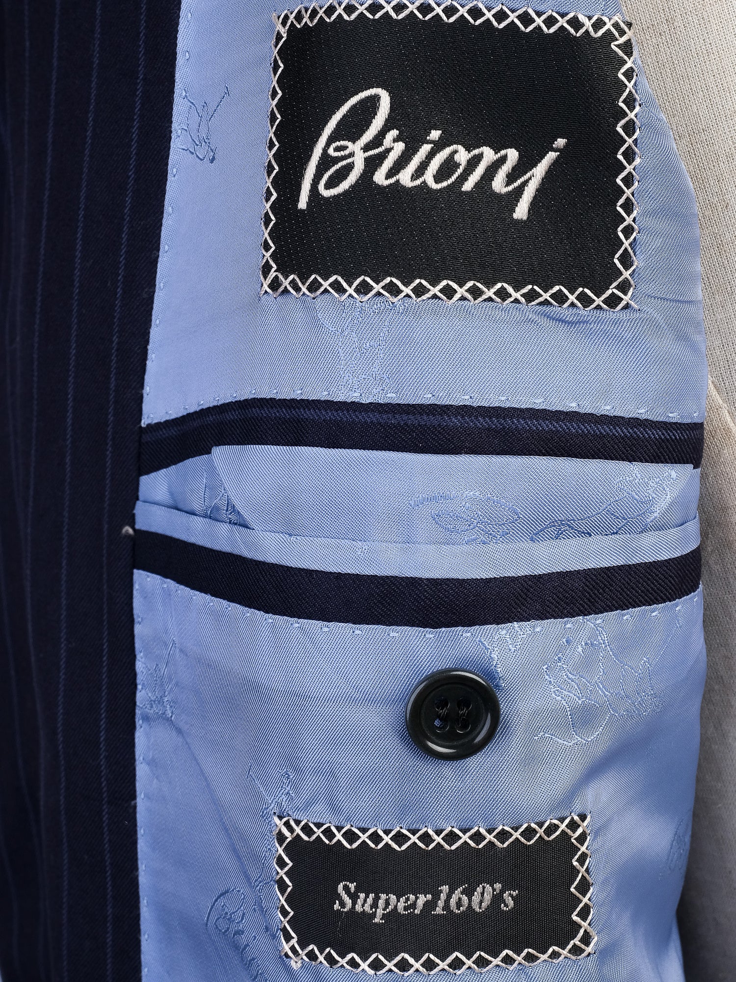 BRIONI MenÕs Blue Pinstripe Suit Excellent Condition Size L