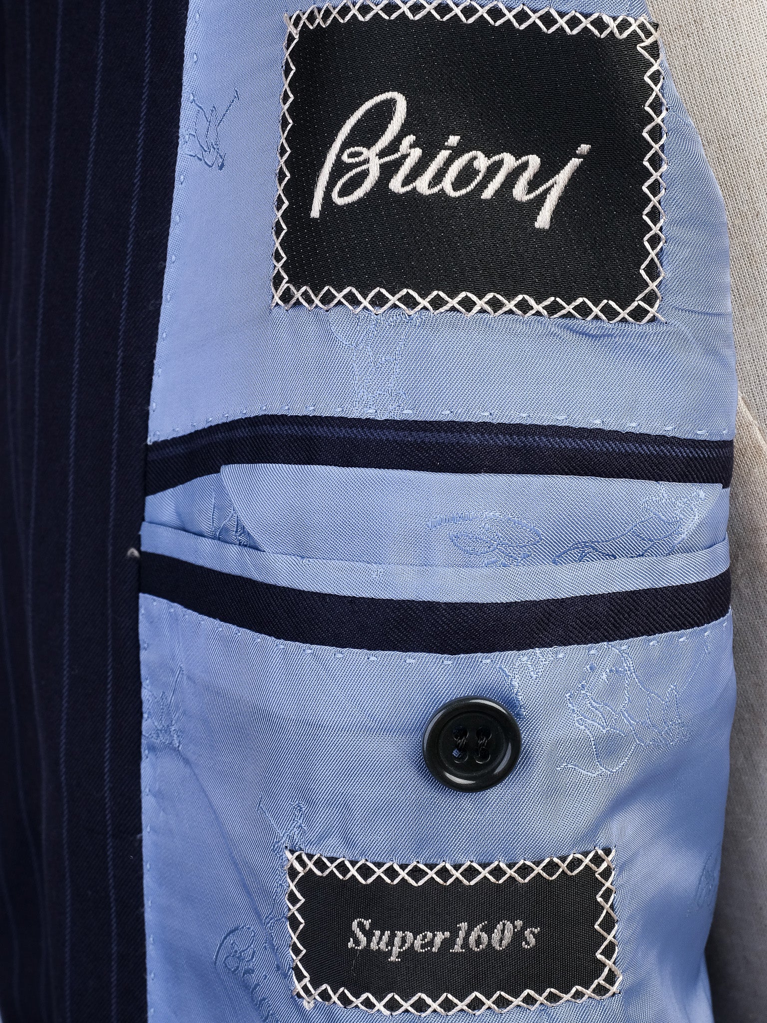 BRIONI MenÕs Blue Pinstripe Suit Excellent Condition Size L