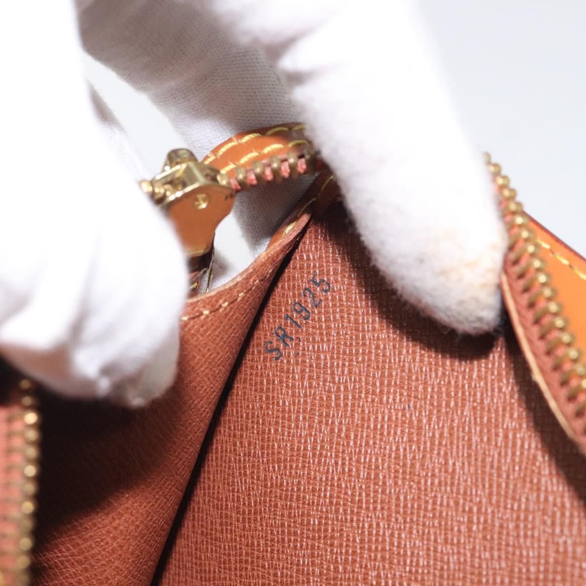 Louis Vuitton Epi Pochette Homme Clutch Bag Zipangu Gold M 52528 Lv Auth