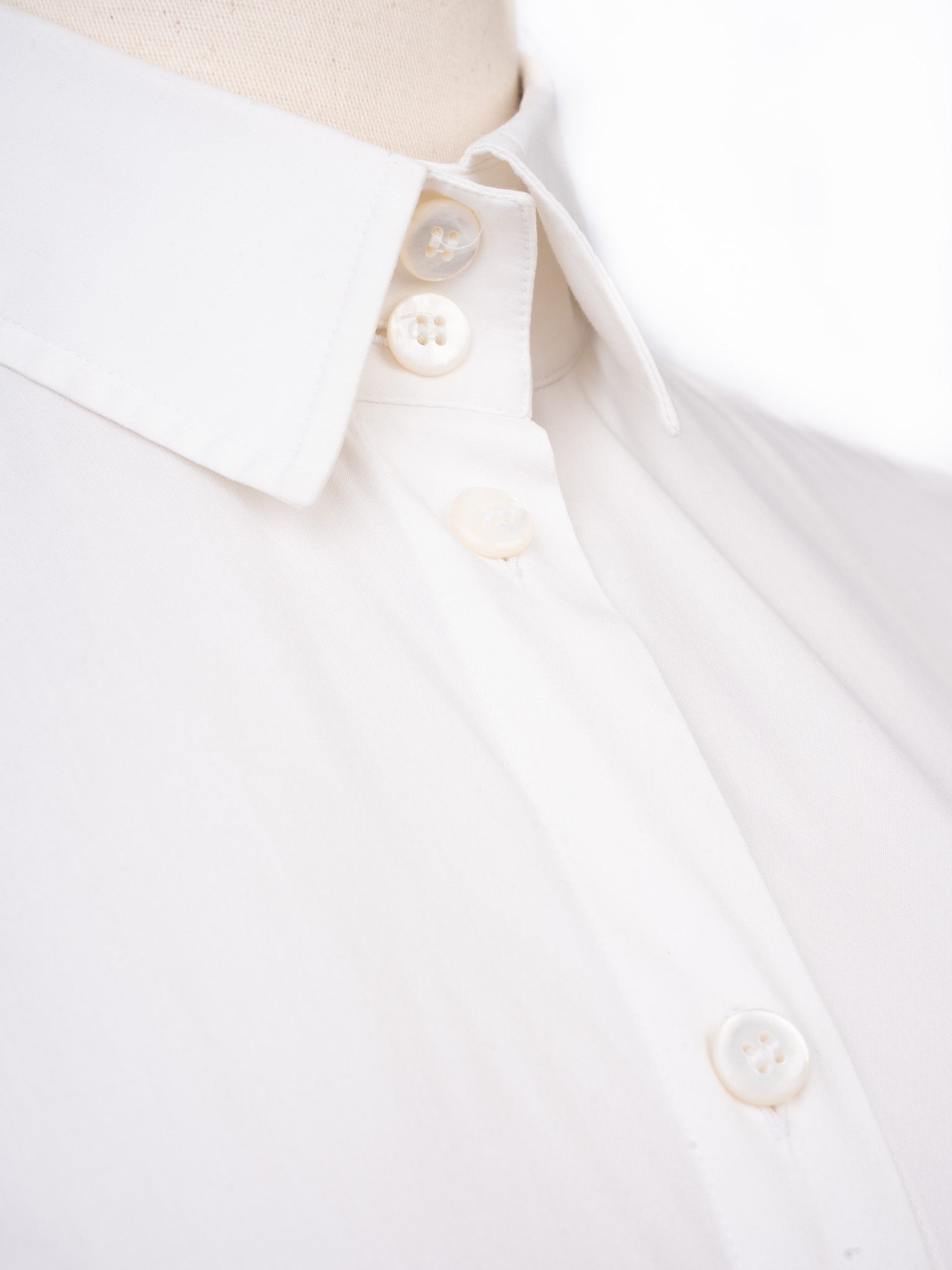 Excellent Armani Collezioni White Cotton Long-Sleeve Button-Up Shirt