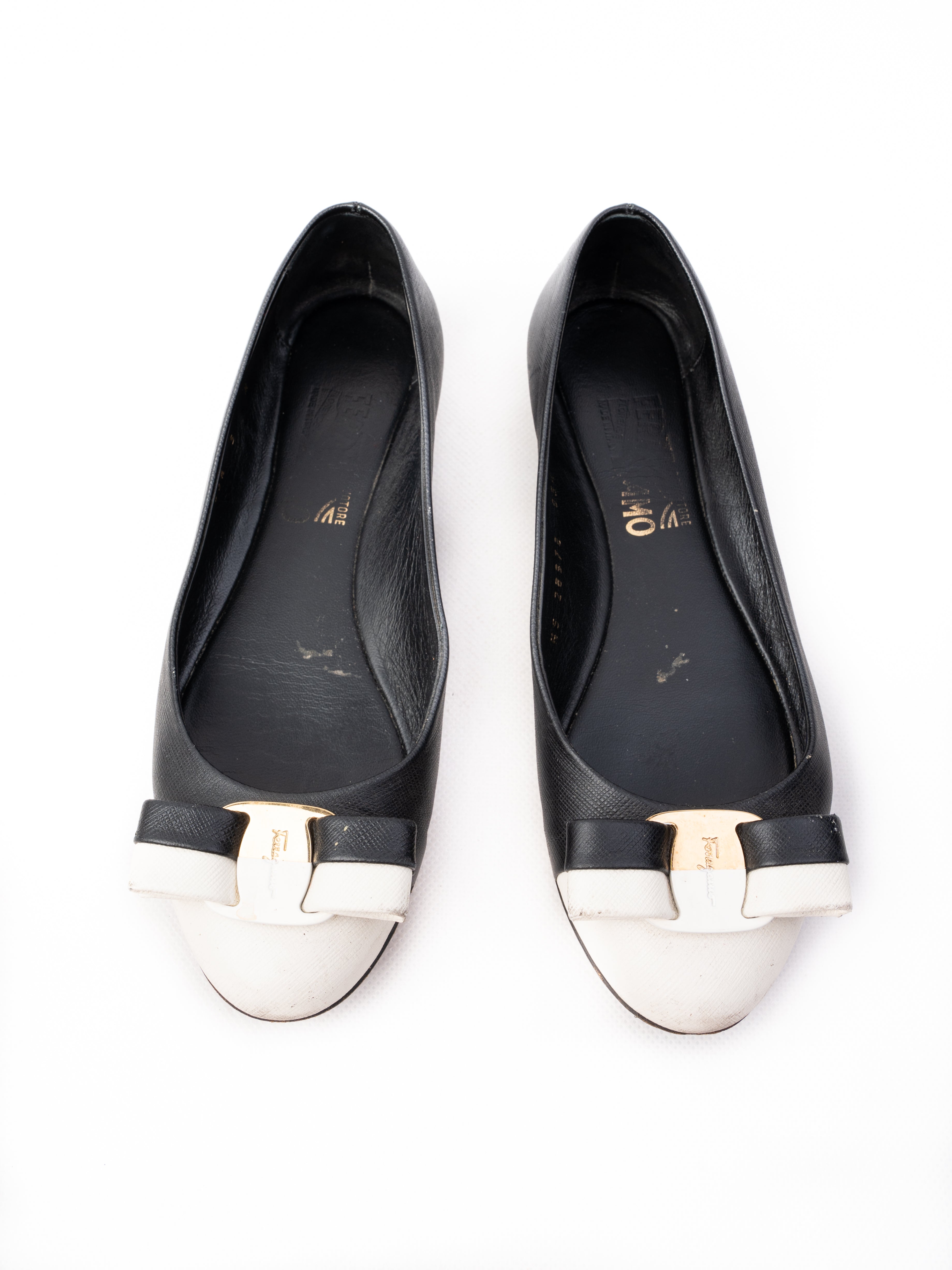 Excellent Salvatore Ferragamo Black & White Leather Flats with Bow