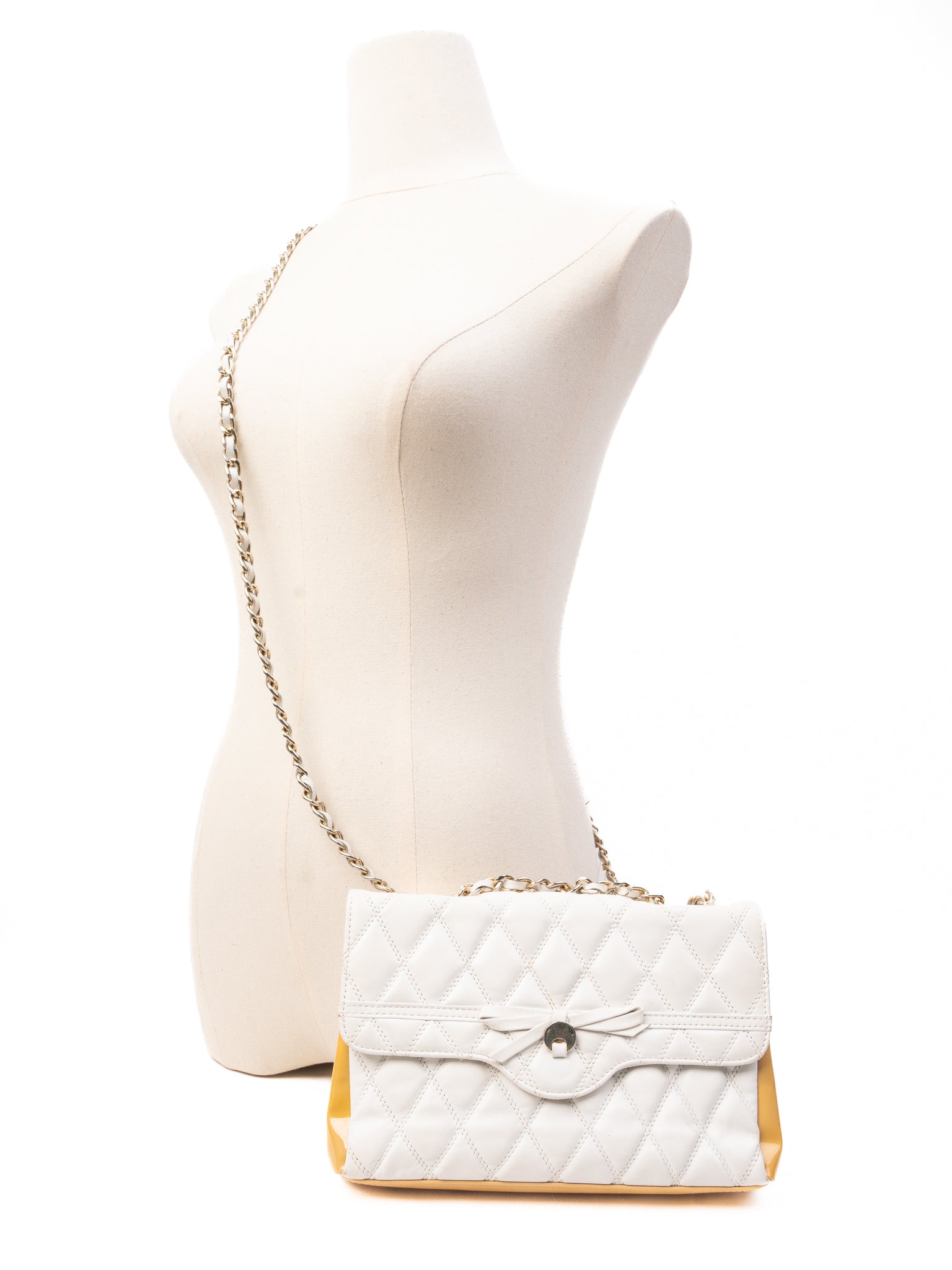 Excellent Russell Bromley White Leather Quilted Handbag with Chain Strap