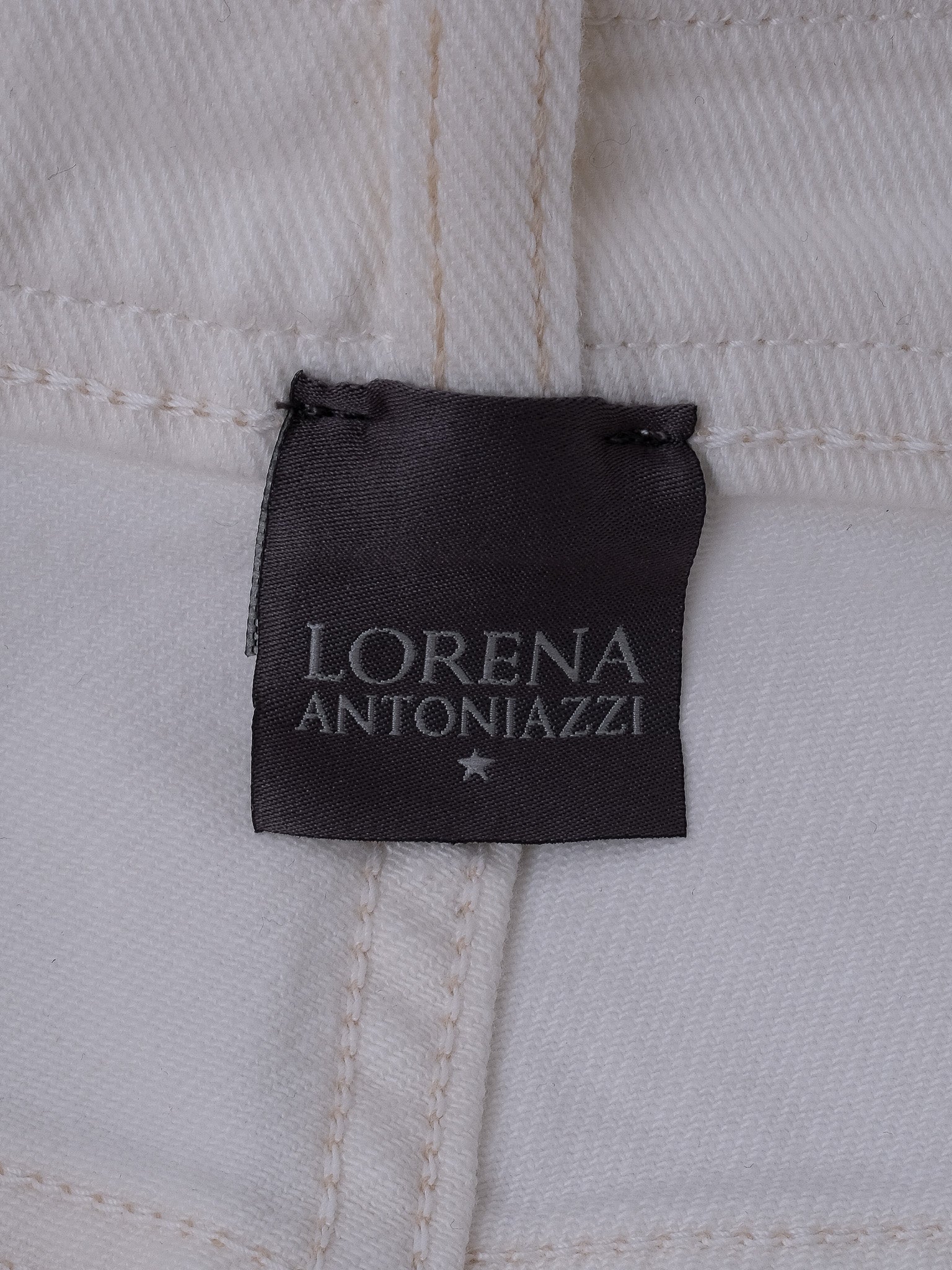 NEW Lorena Antoniazzi White Pants Size M Classic Design