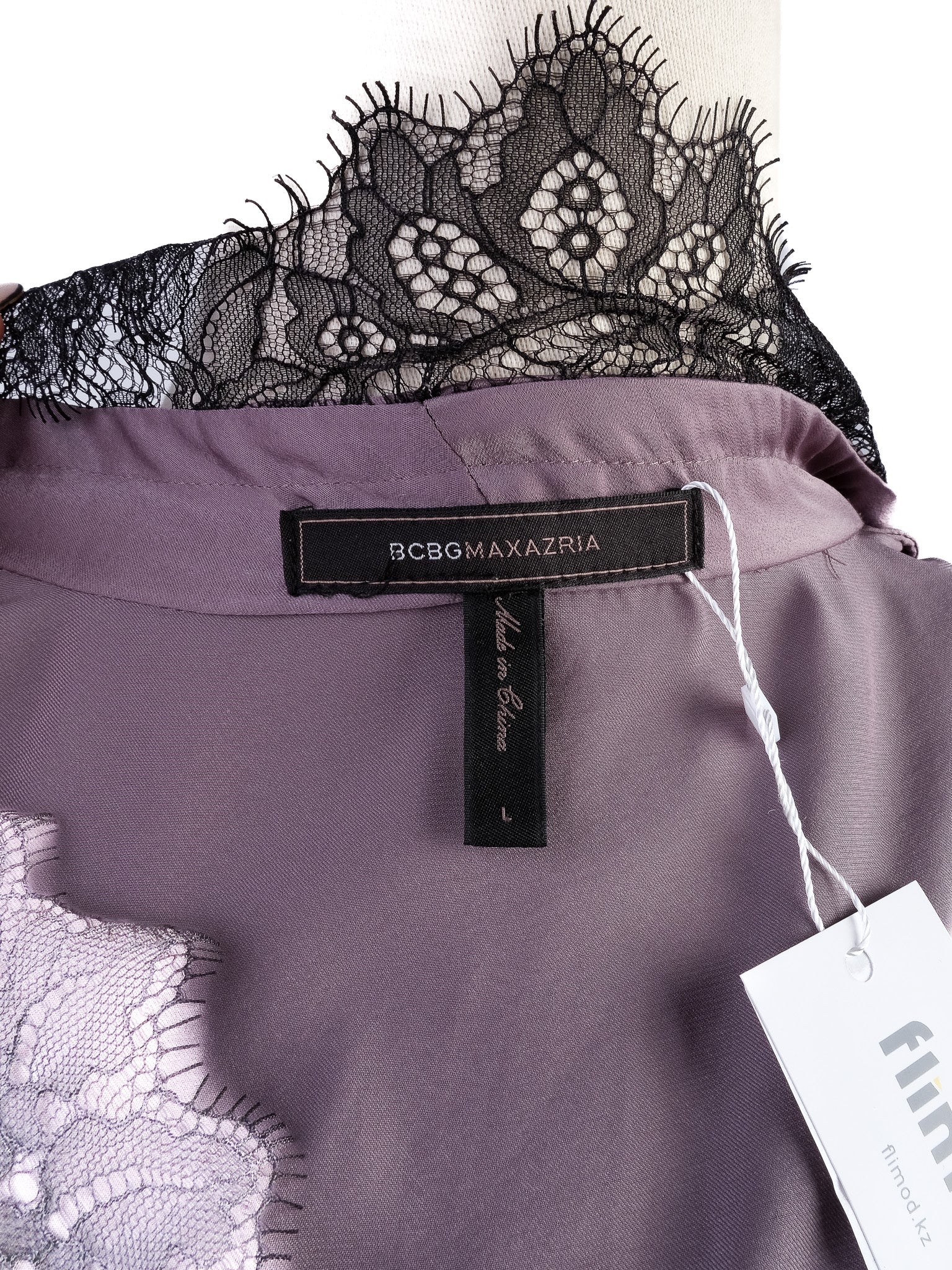 Excellent BCBGMaxazria Gray Satin Robe with Black Lace Size L