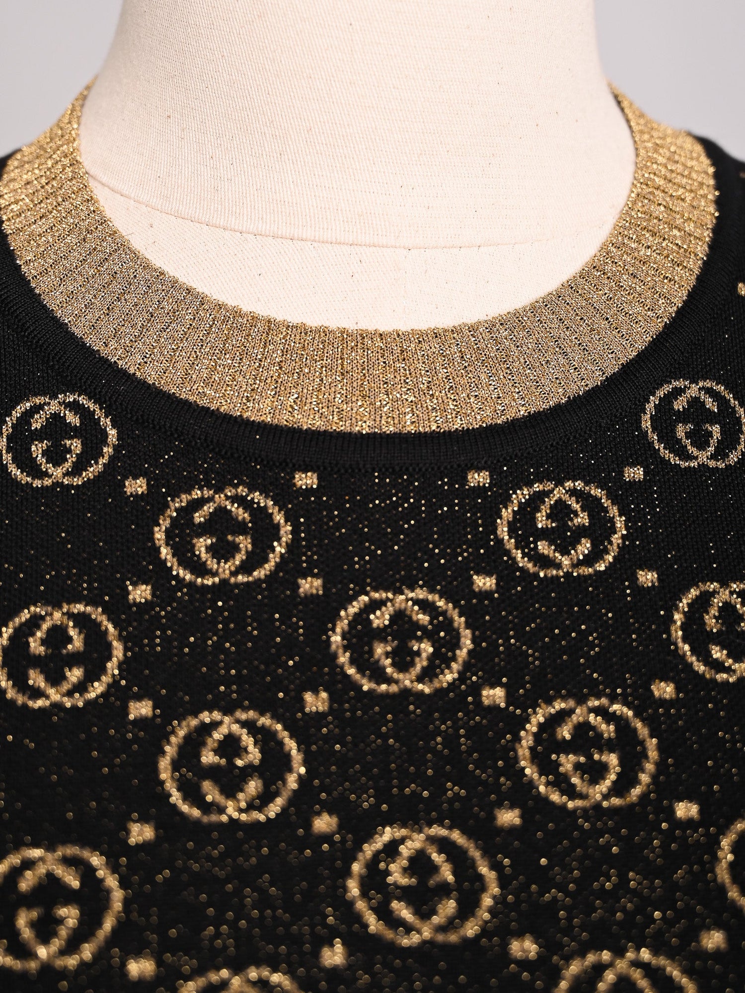 Perfect Gucci Black Wool Short-Sleeved Sweater with Gold Accents