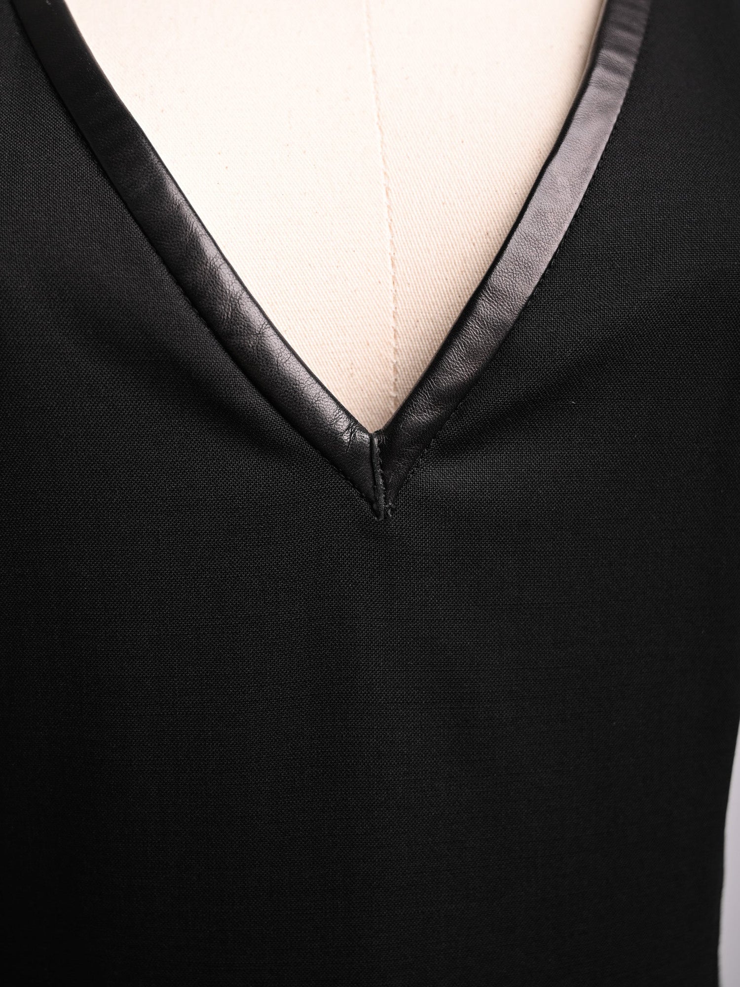 Excellent Dsquared2 Black Wool Sleeveless Dress V-Neck Women&