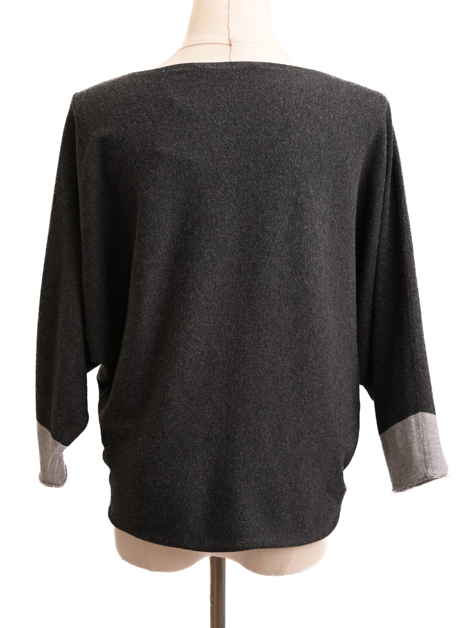 EXCELLENT Laurel Gray Sweater Size S with Rhinestone Animal Design