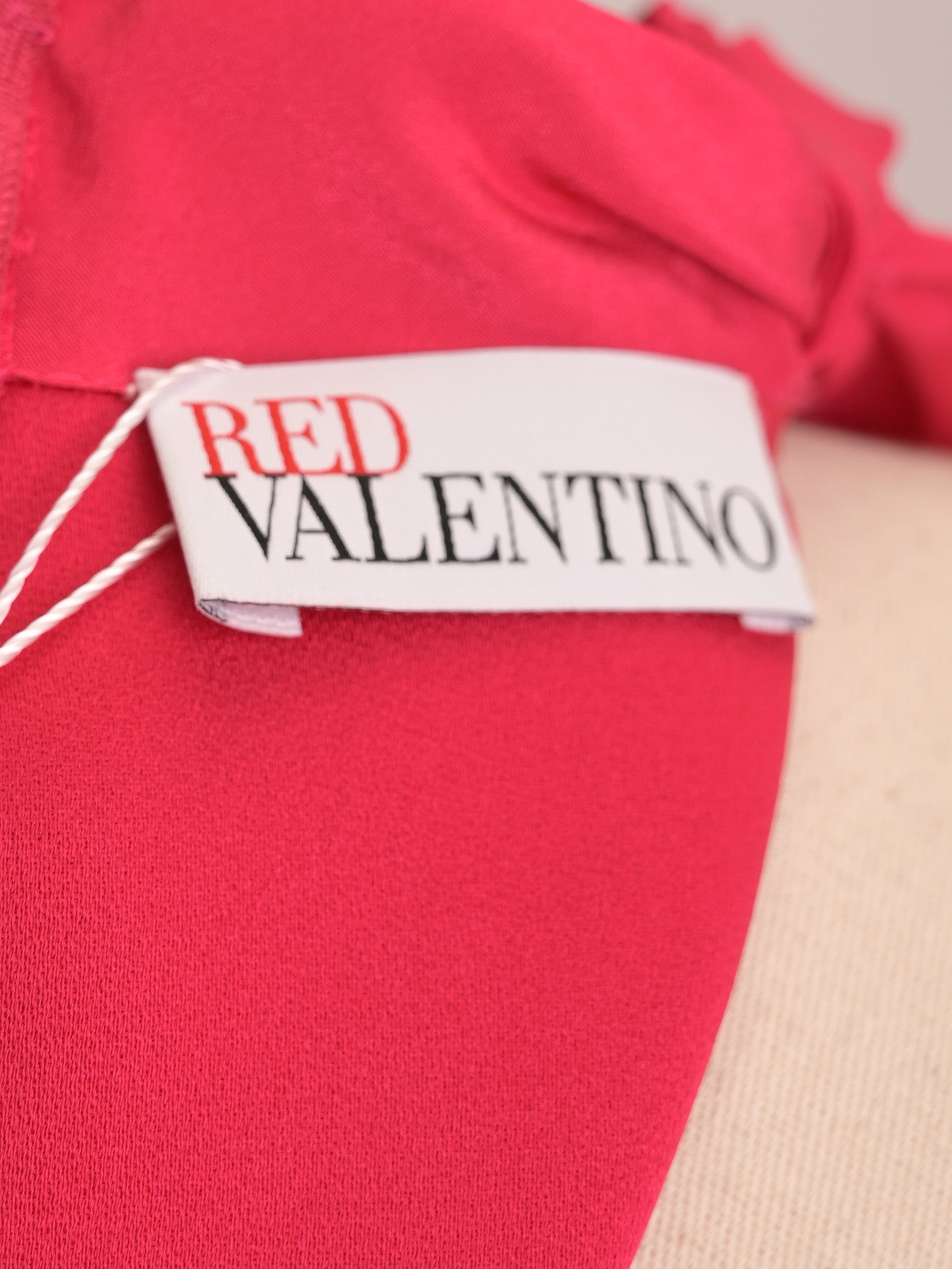 Excellent Red Valentino Pink Dress Size M with Ruffled Hem & Bow Detail