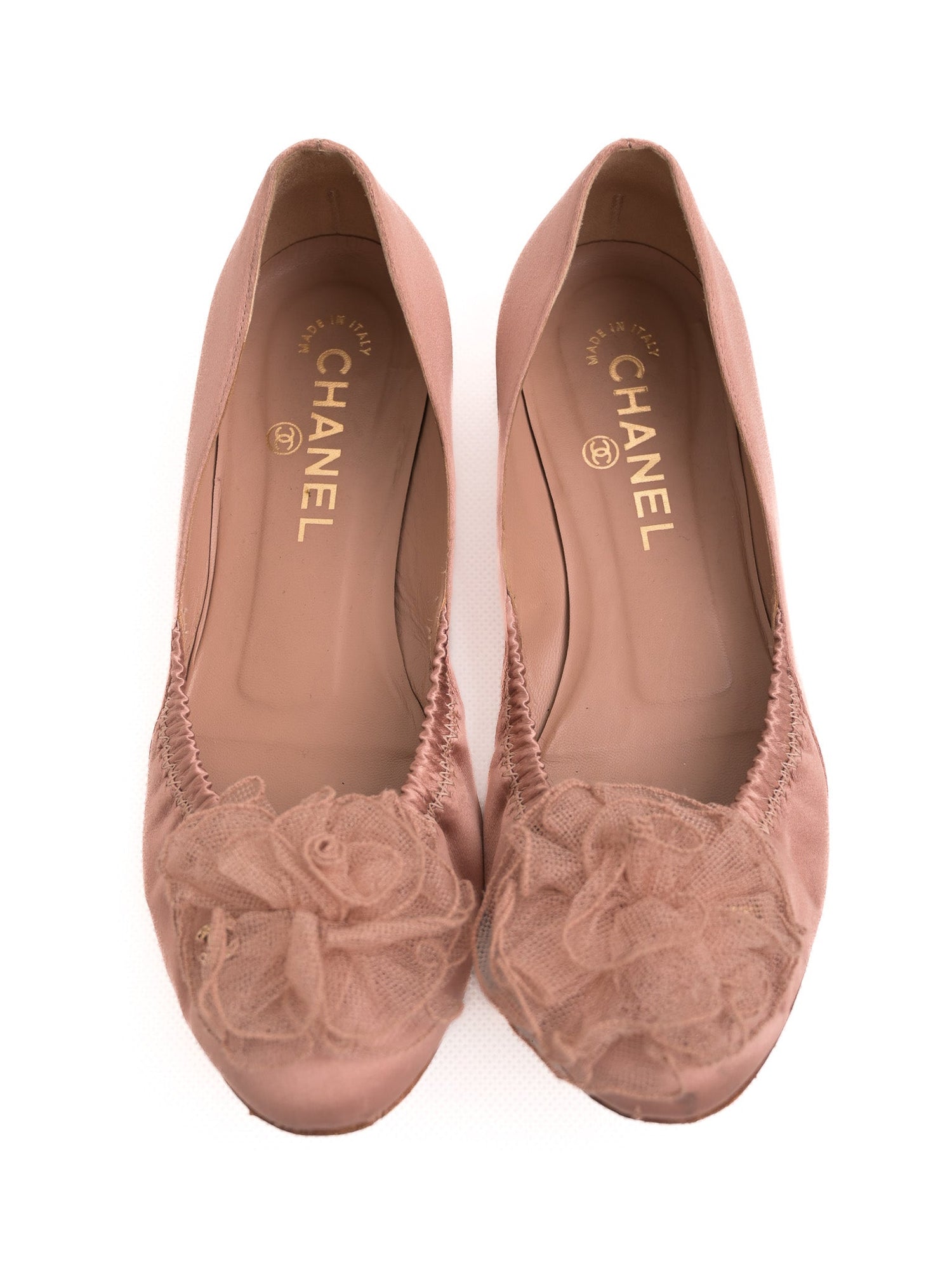 Excellent Chanel White Textile Ballet Flats with Floral Embellishment