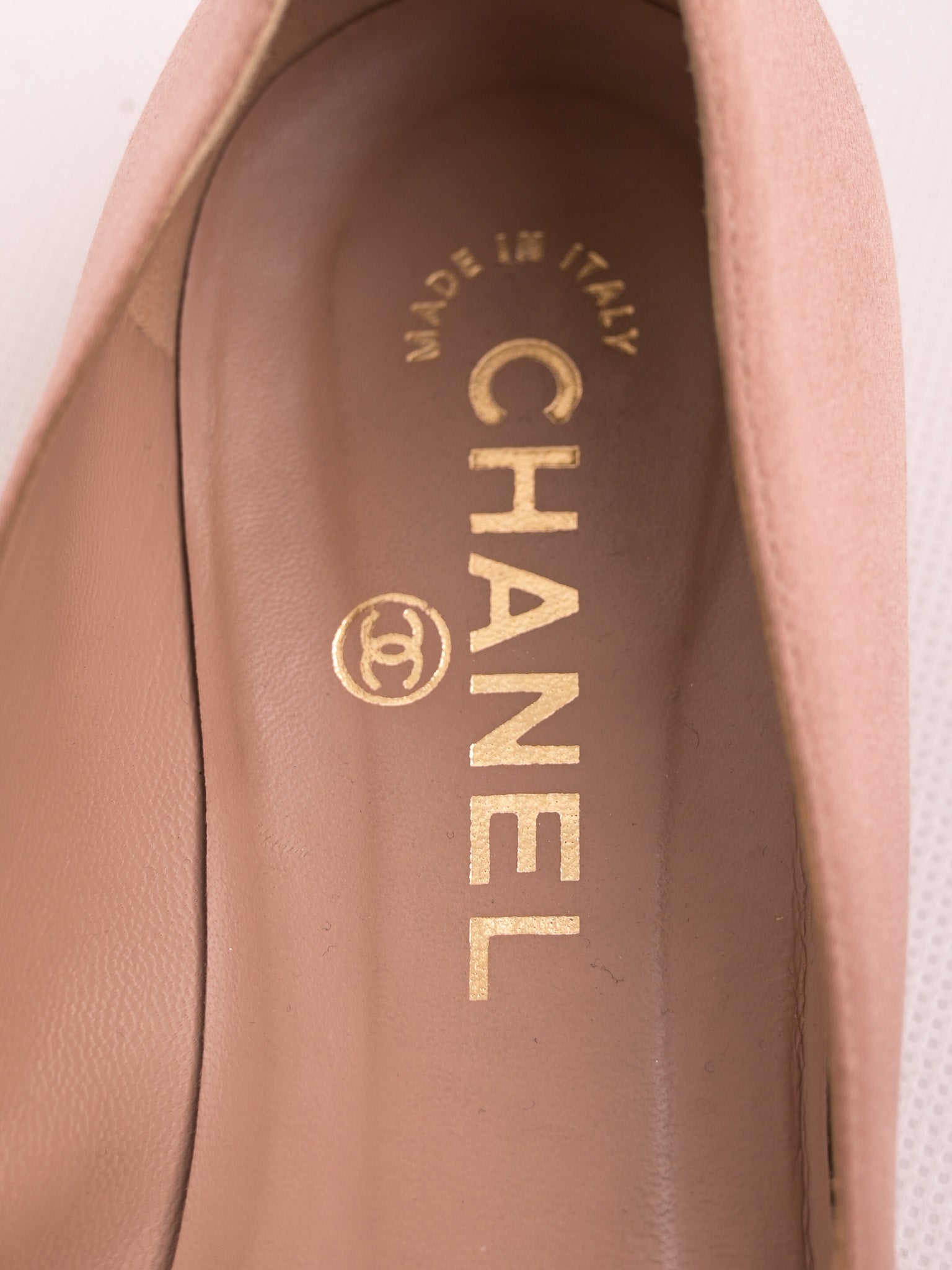 Excellent Chanel White Textile Ballet Flats with Floral Embellishment