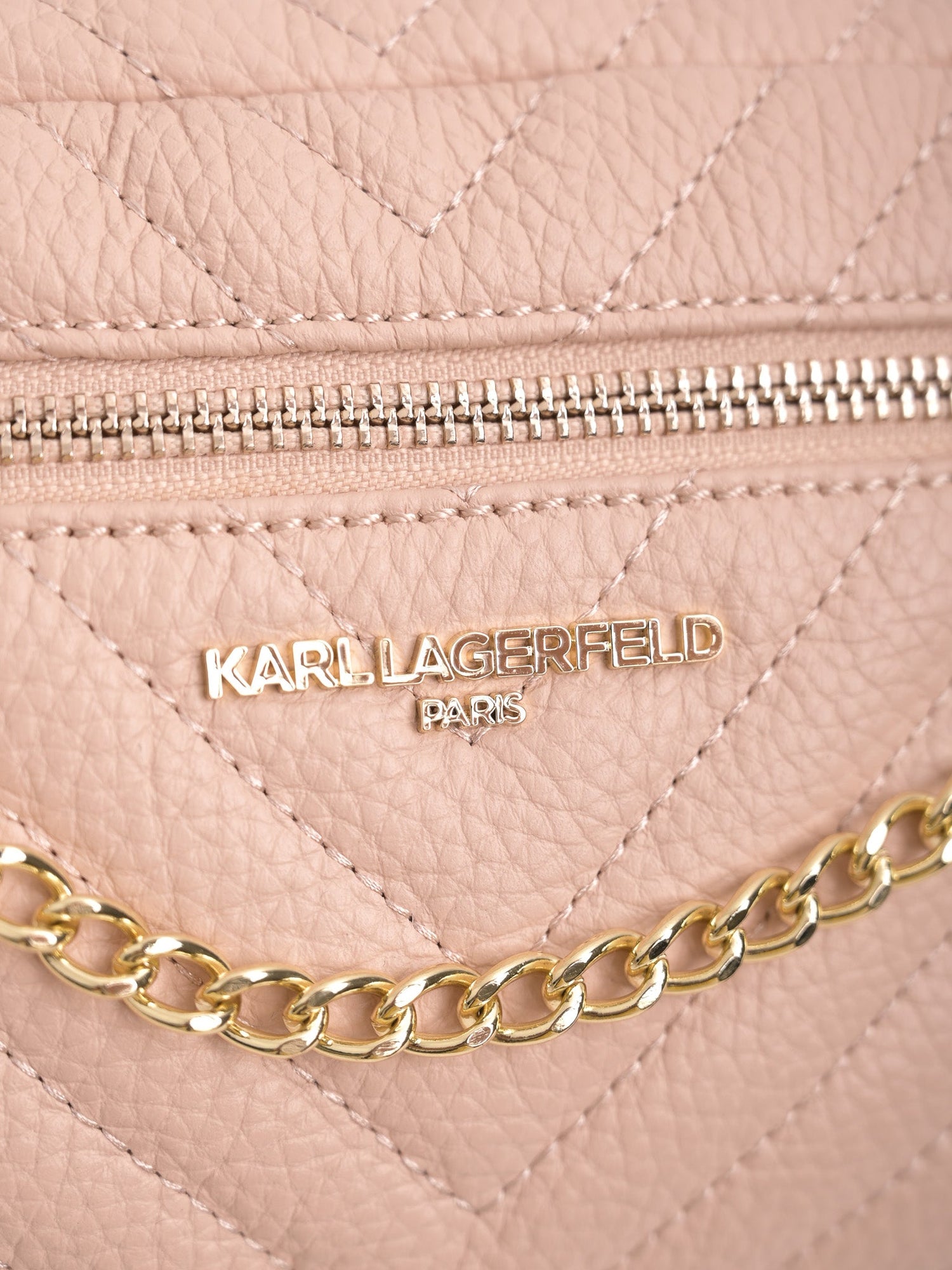Excellent Karl Lagerfeld White Quilted Leather Handbag with Gold Accents