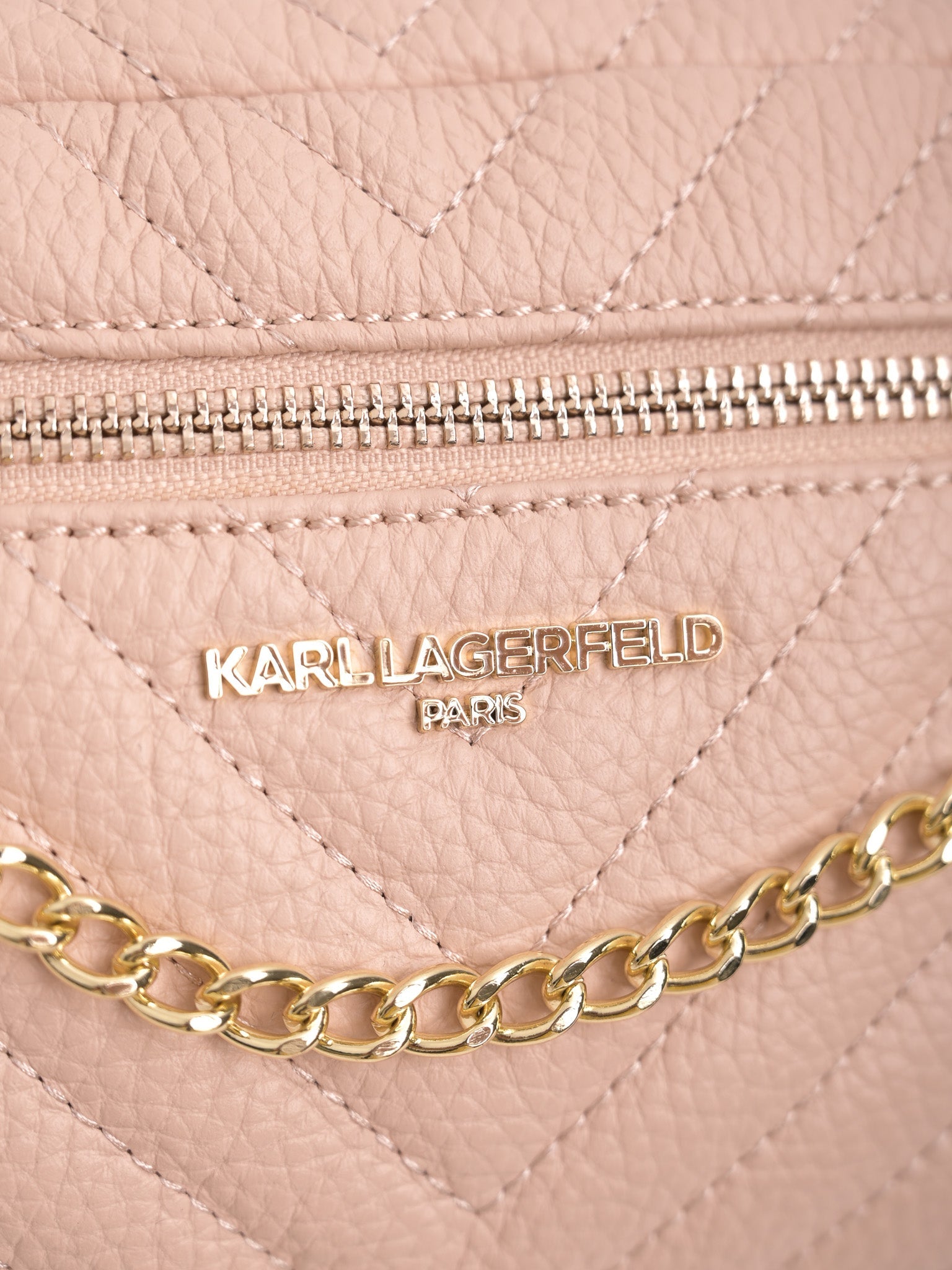 Excellent Karl Lagerfeld White Quilted Leather Handbag with Gold Accents