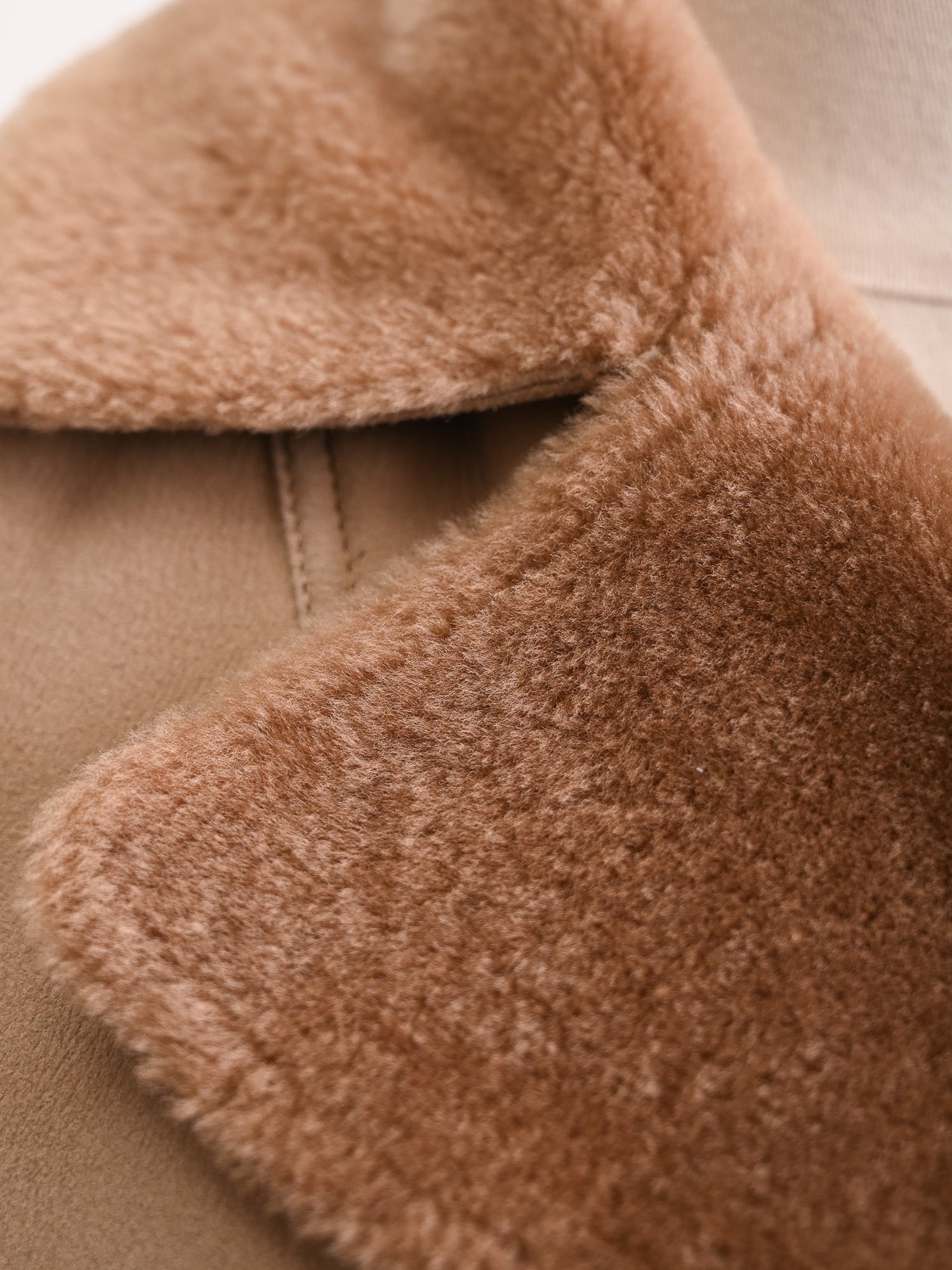 Excellent Burberry Beige Double-Breasted Wool Jacket with Fur Collar
