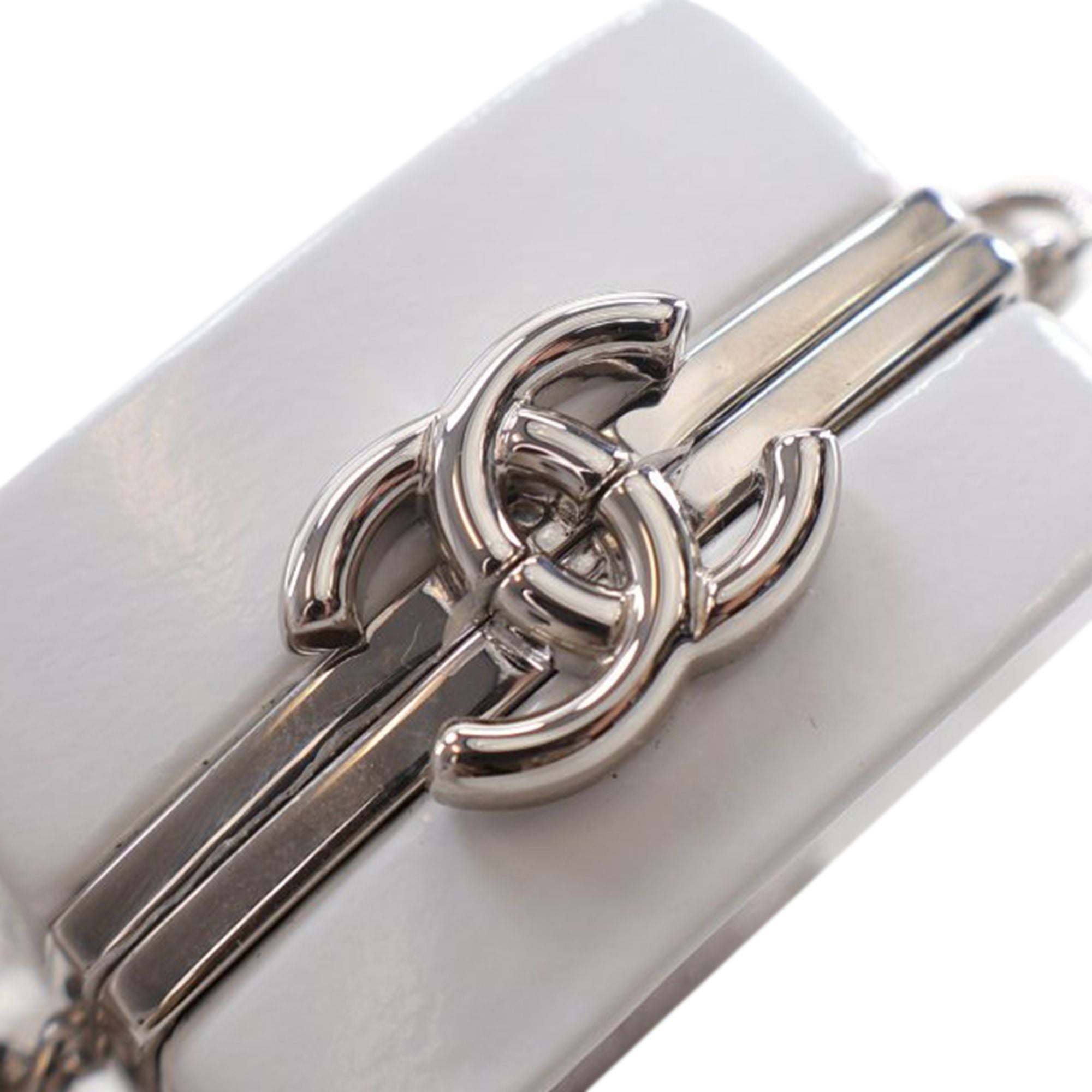 Chanel Patent Goatskin Make-up Box Clutch With Chain White