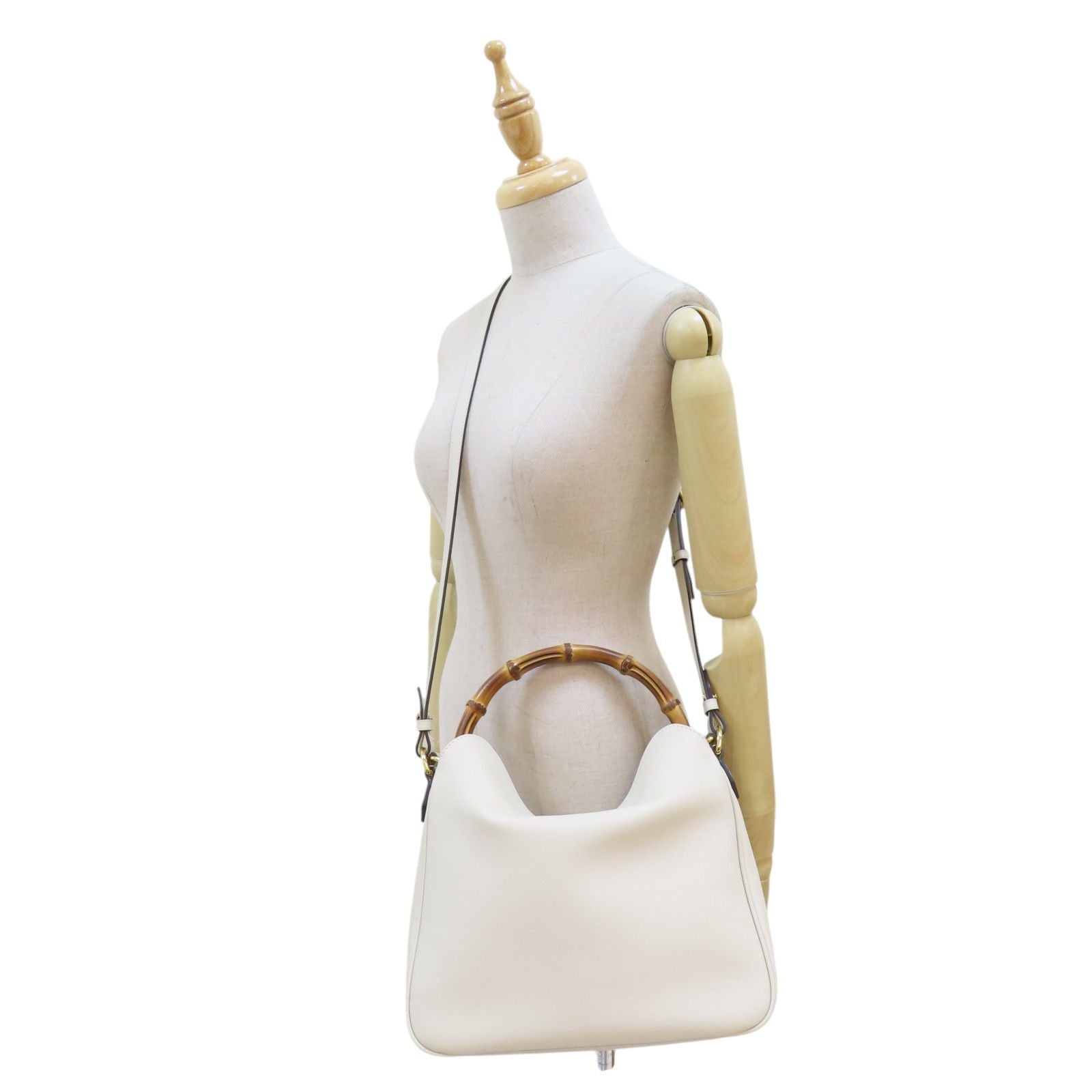 Gucci Diana Medium Bamboo Shoulder Handbag White Leather 746124