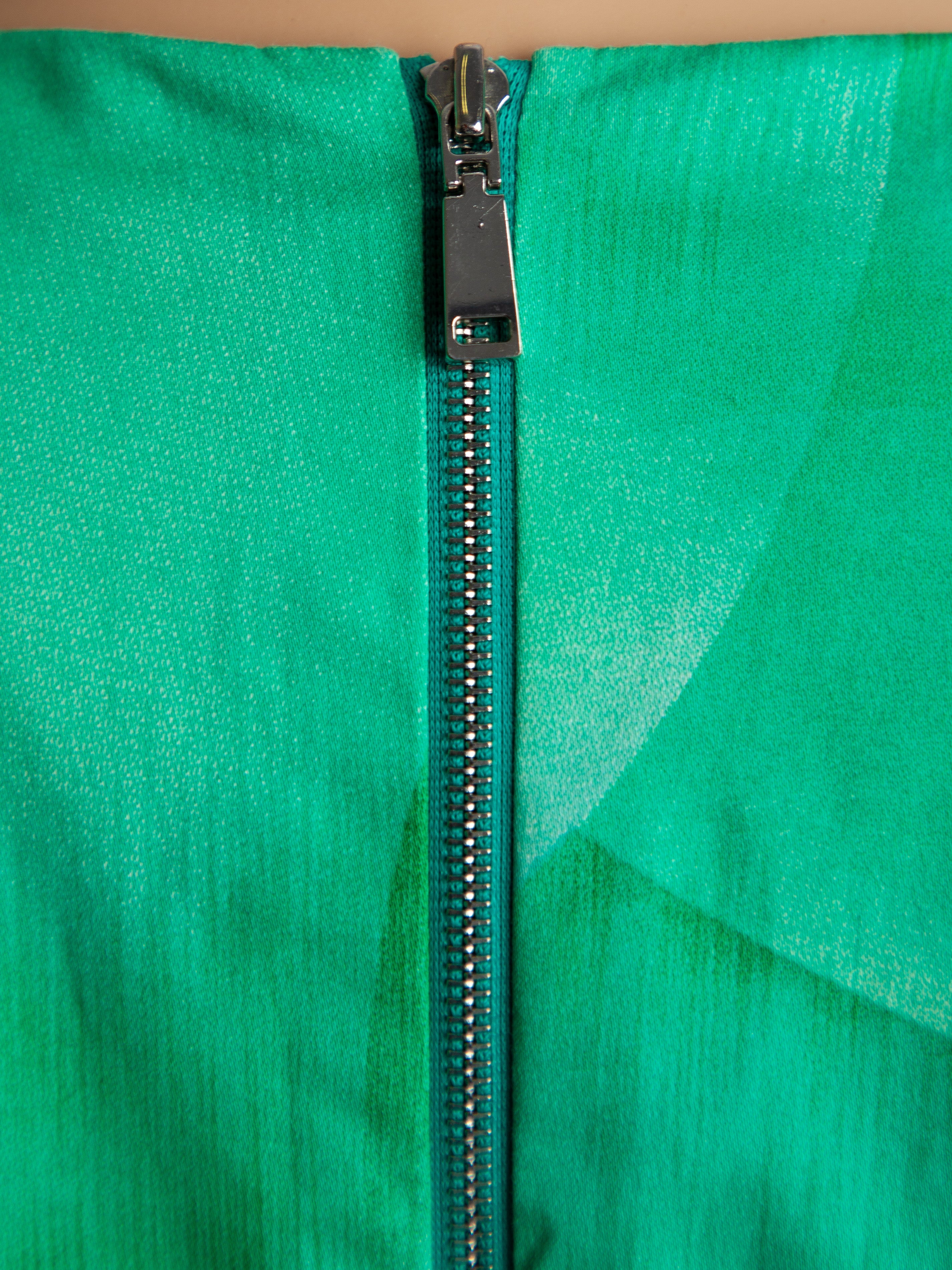 Good Elie Tahari Green Sleeveless Dress Size M with Abstract Pattern