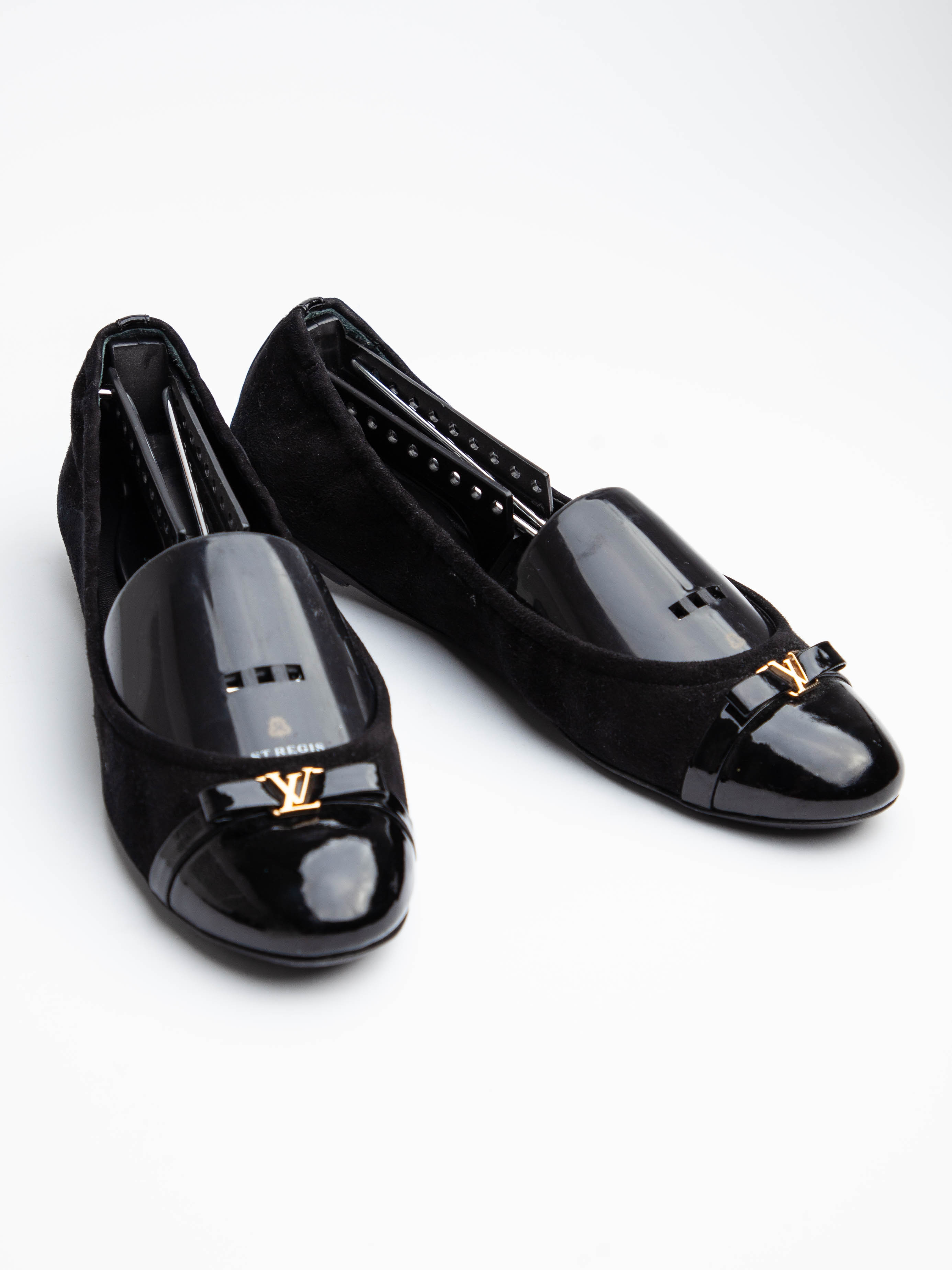 Average Louis Vuitton Black Velvet Loafers Size 37.5 with Gold Logo